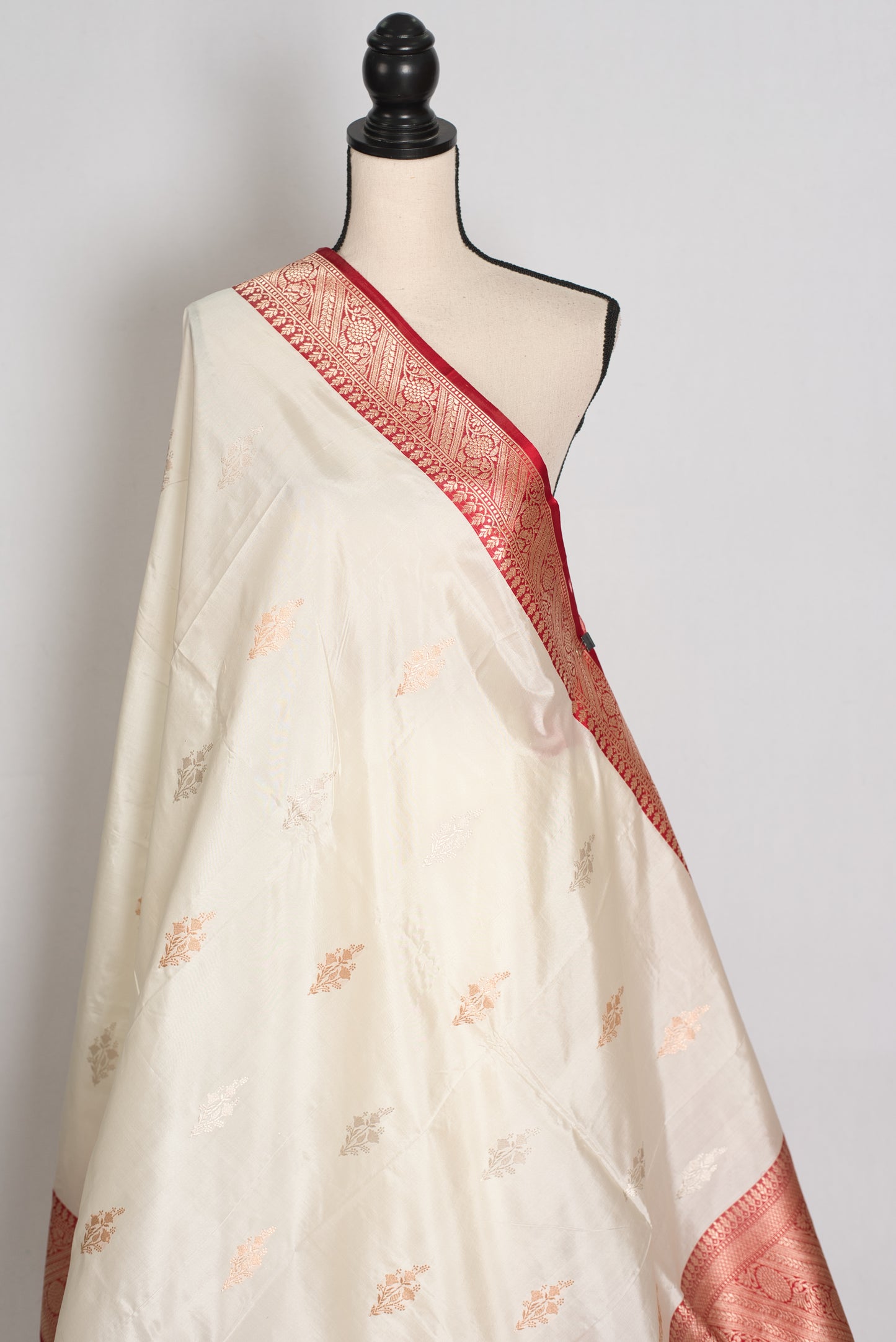 Stuti : White and Red Handwoven Pure Silk Banarasi Saree | Silk Mark Certified image 3
