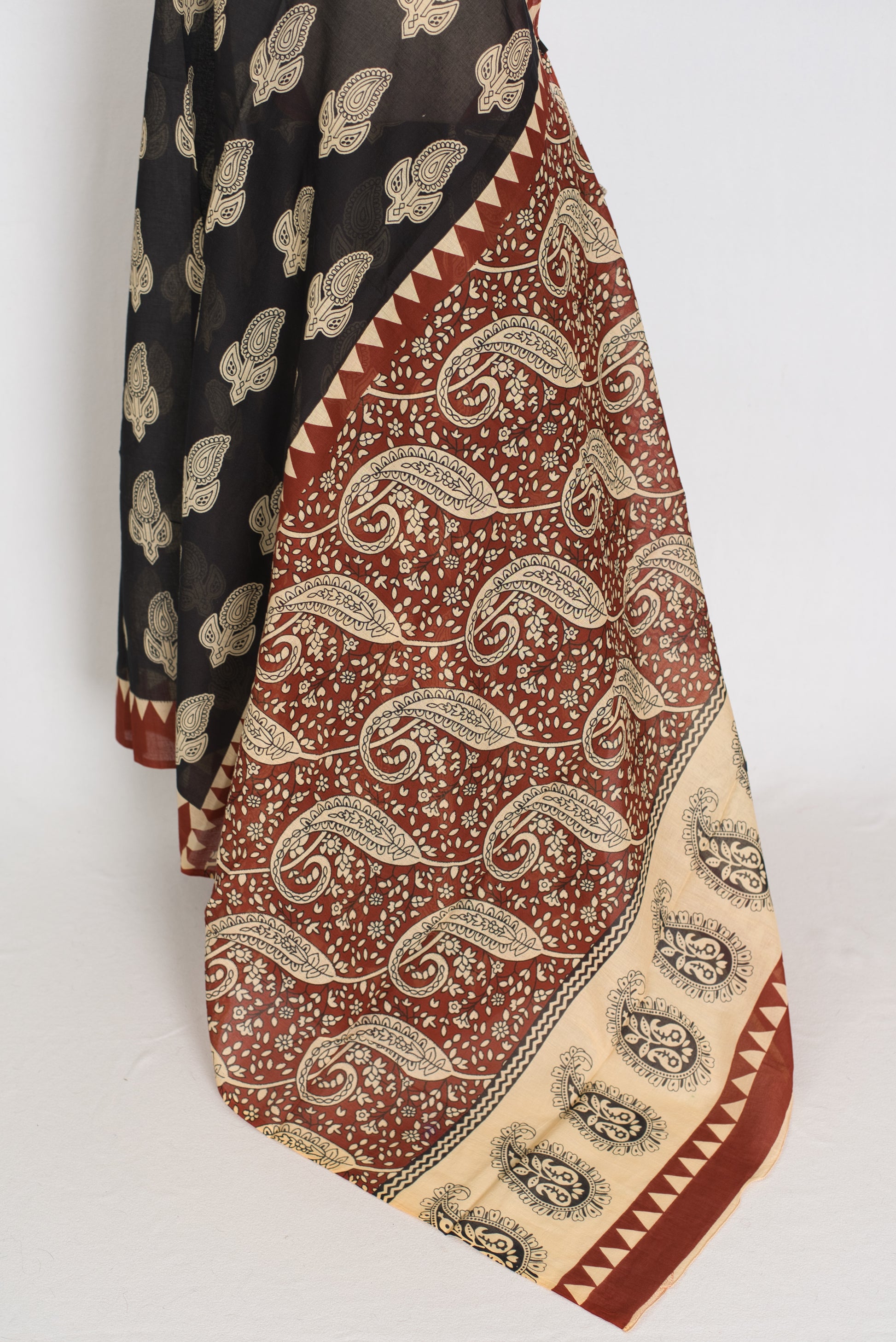 Kajal: Black Mulmul Cotton Saree with Kalamkari Prints | Pure Bengali Cotton image 3