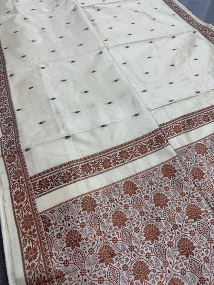 Sharanya : Silk Mark Certified Cream Banarasi Saree with Resham Thread Work image 2
