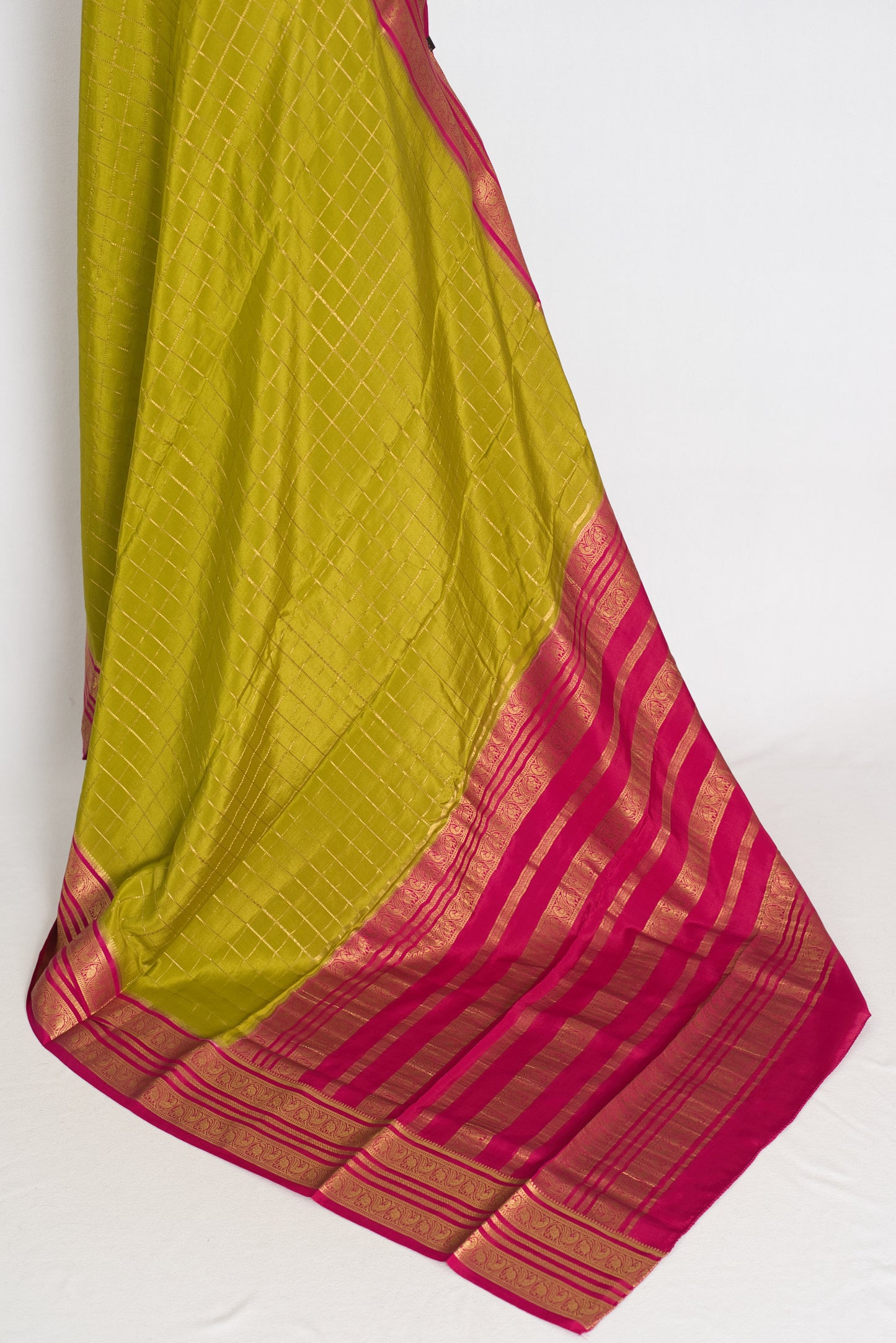 Maya – Moss Green and Dark Pink Checked Pure Mysore Silk Saree image 3