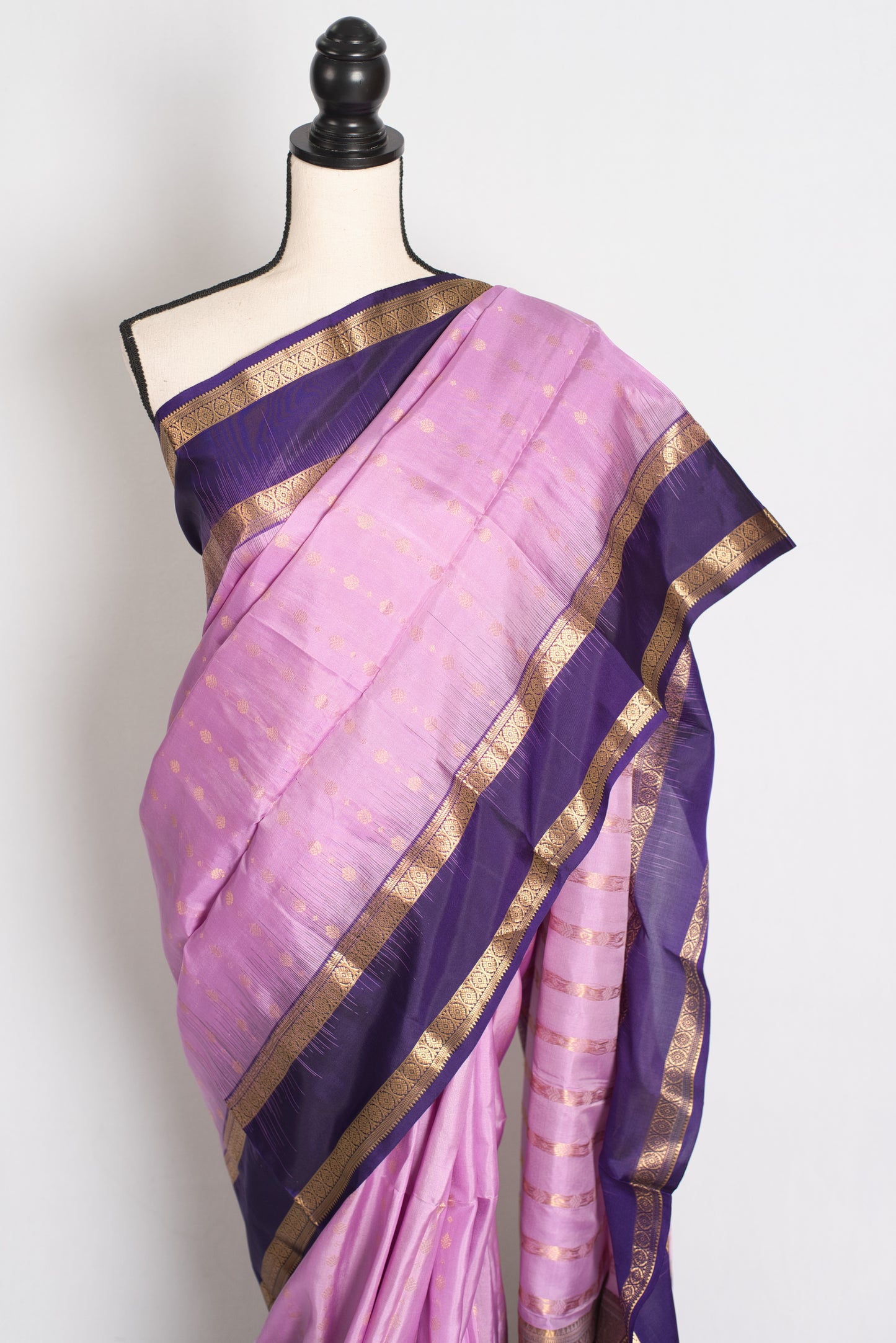 Brinda : Lavender and Purple Silk Mark Certified Kanchipuram Silk Saree image 5