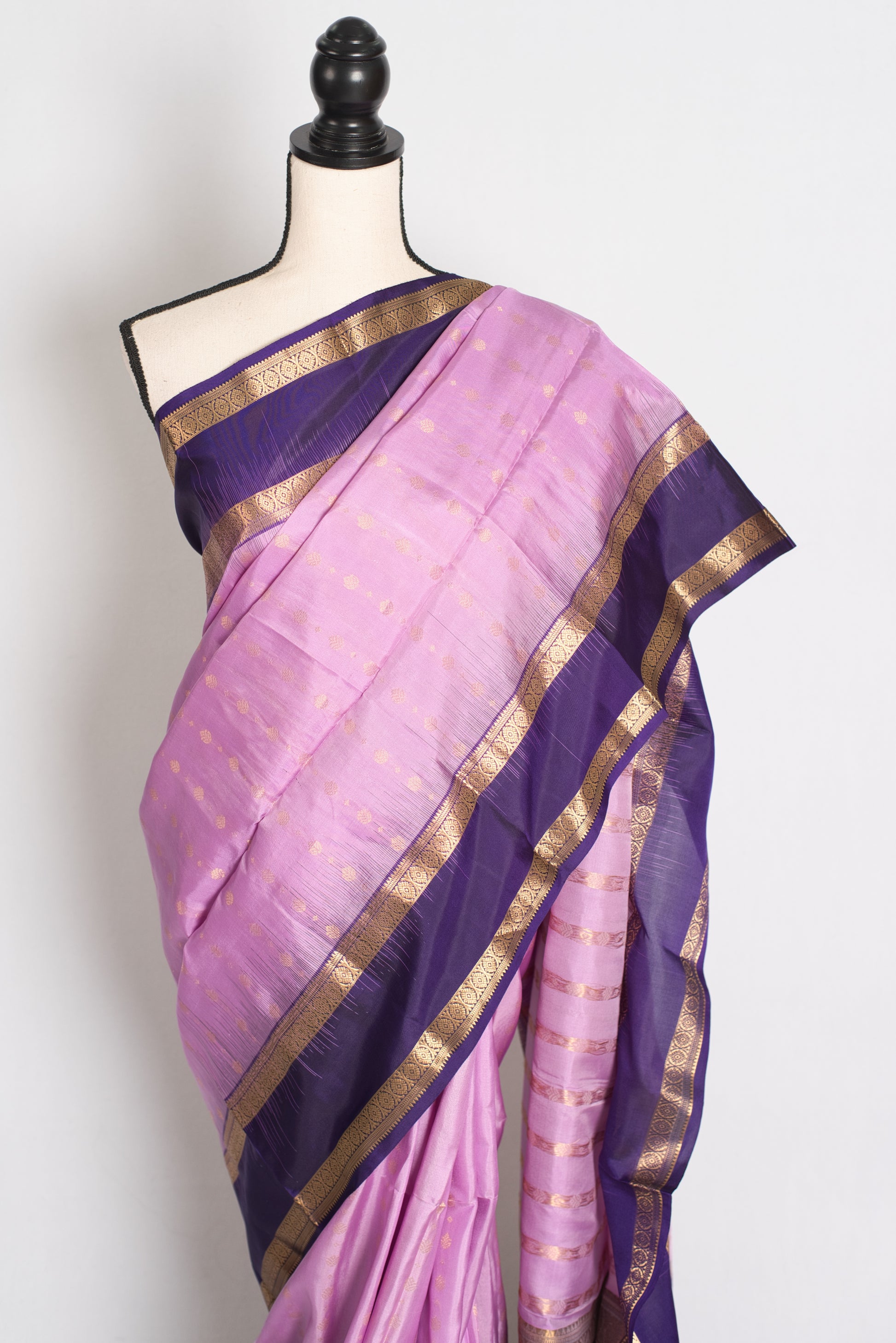 Brinda : Lavender and Purple Silk Mark Certified Kanchipuram Silk Saree image 5