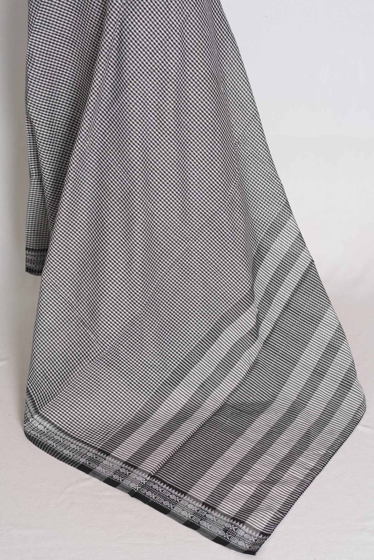 Mritika: Black and White Gamcha Checks Soft Cotton Dhaniakhali Saree image 3