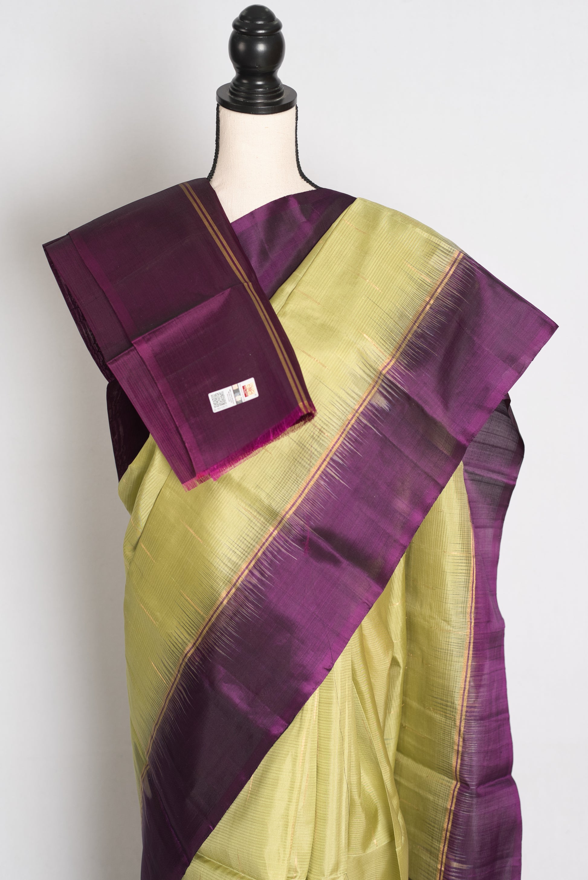 Ila : Lime Green and Deep Purple Lightweight Kanjivaram Silk Saree image 2