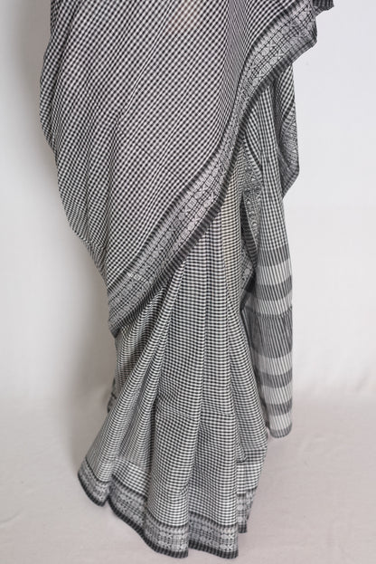 Mritika: Black and White Gamcha Checks Soft Cotton Dhaniakhali Saree image 5
