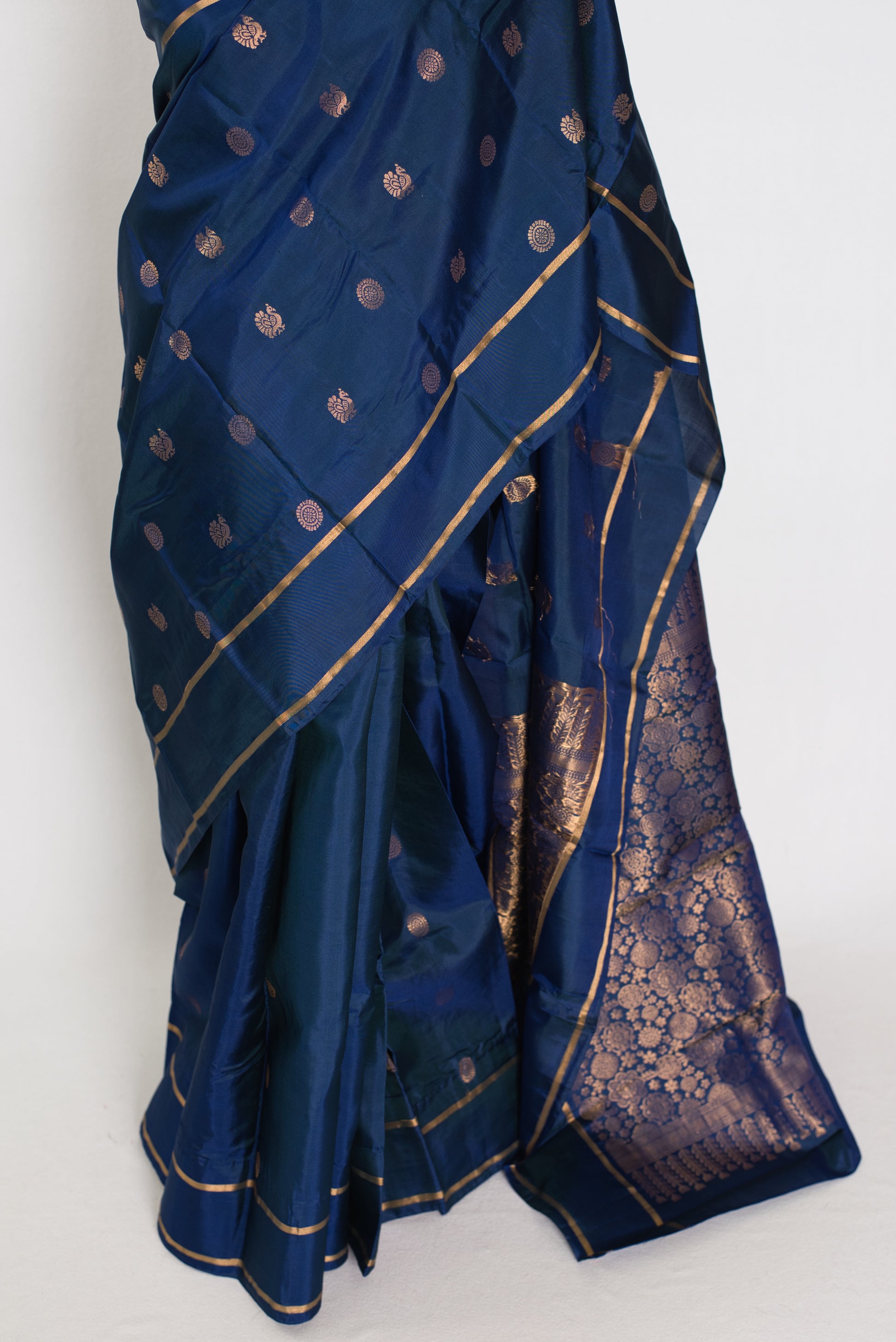 Nandini: Peacock Blue Lightweight Kanjivaram Silk Saree | Silk Mark image 5