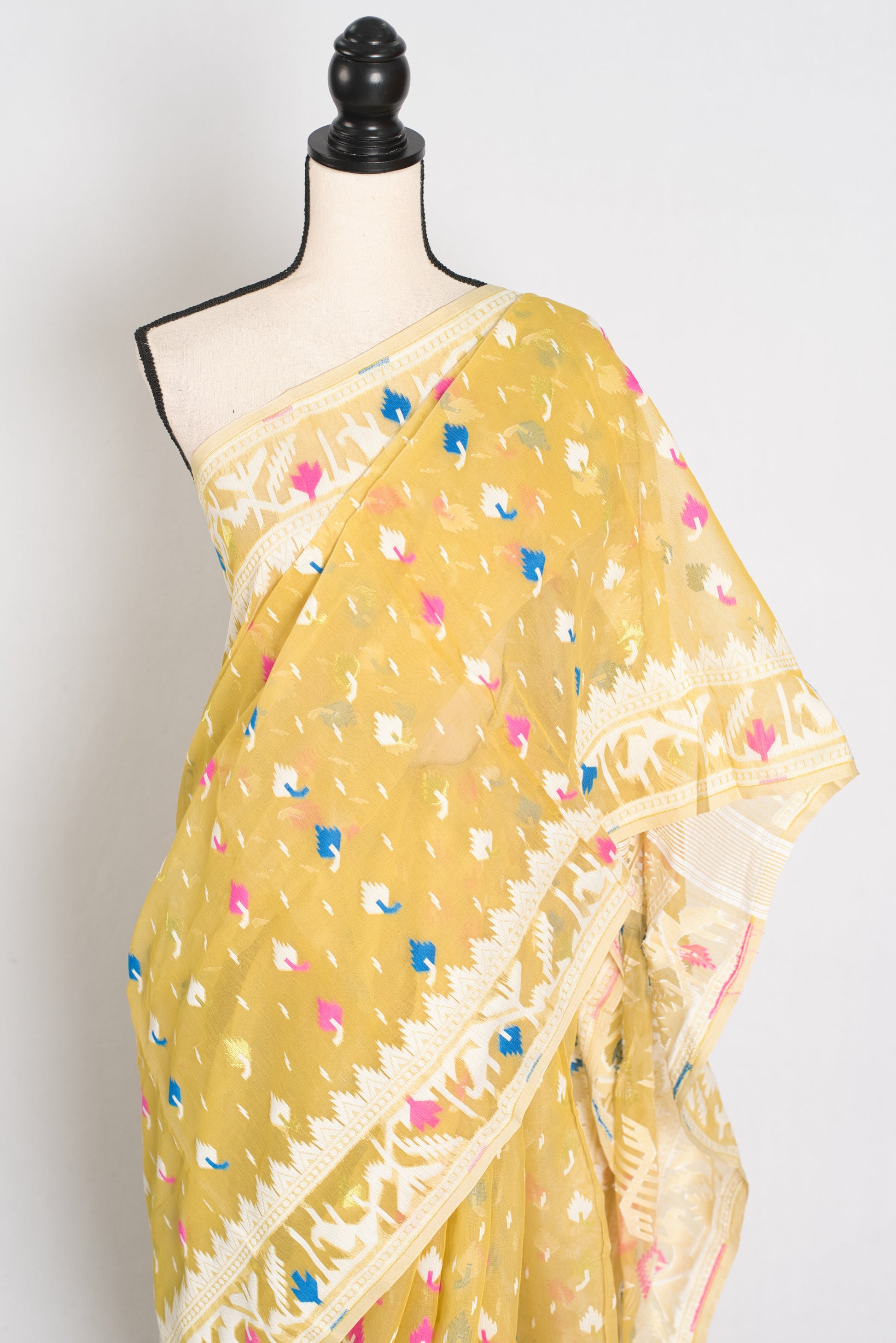 Srija : Blended Soft Cotton Jamdani Bengali Saree in Pineapple Yellow image 2