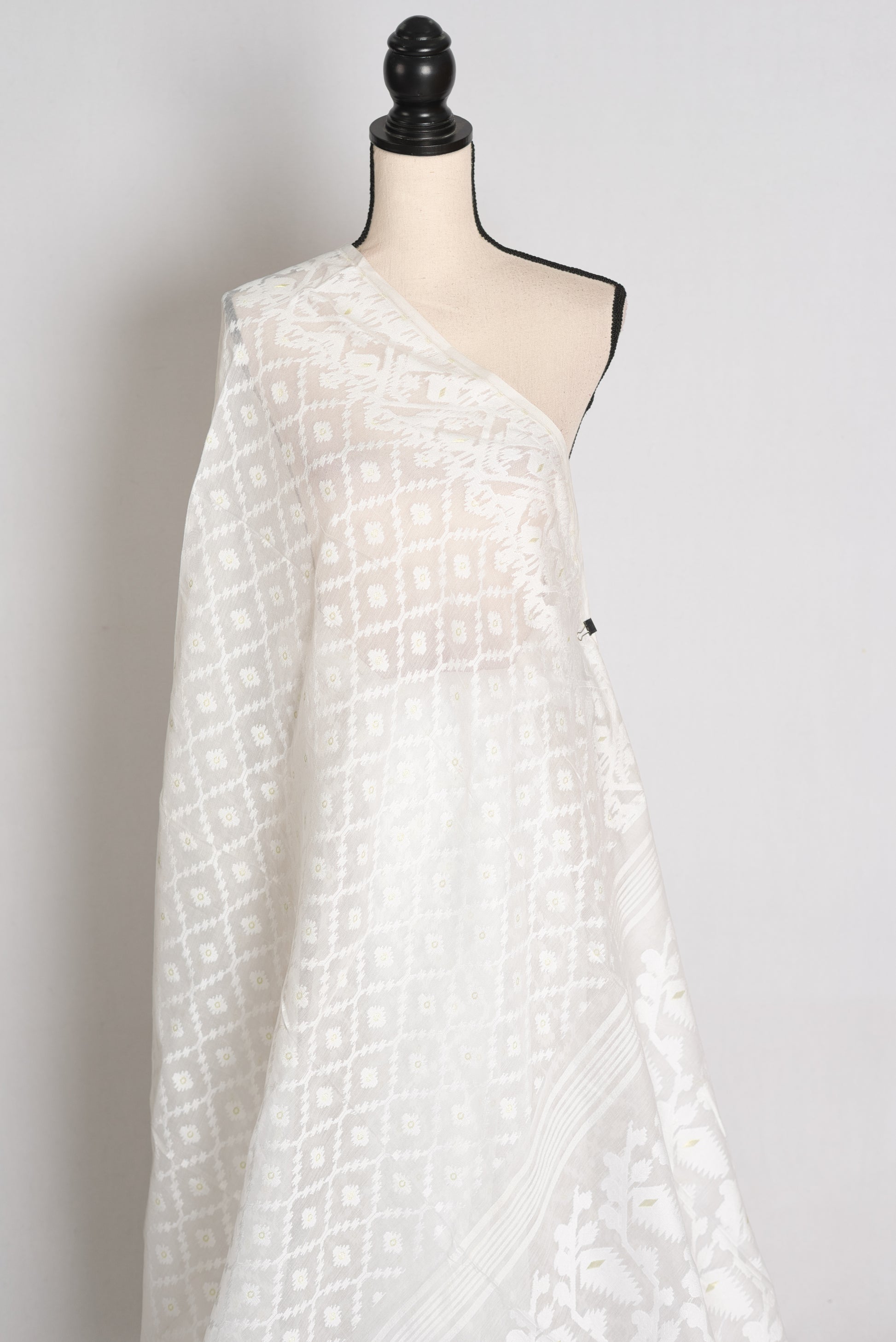 Shweta : Pure White and White Soft Blended Cotton Bengali Jamdani Saree image 4