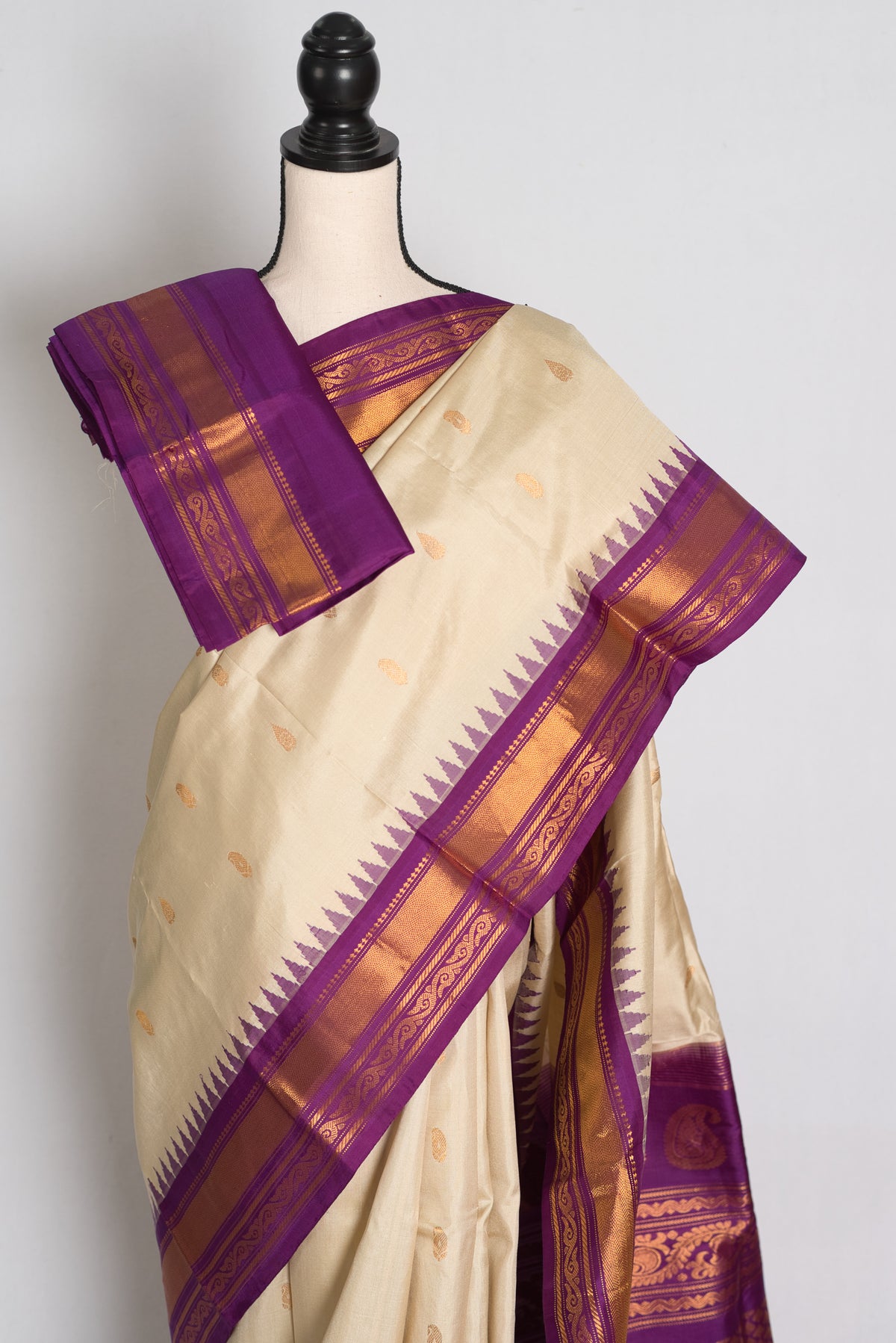 Sree : Clay White and Purple Handwoven Gadwal Silk Saree with Gold Zari image 2