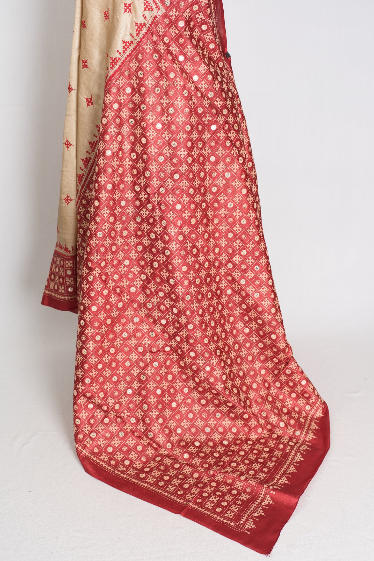 Aarini : Kutch Work Hand Embroidery Tussar Silk Saree in Beige and Red image 3