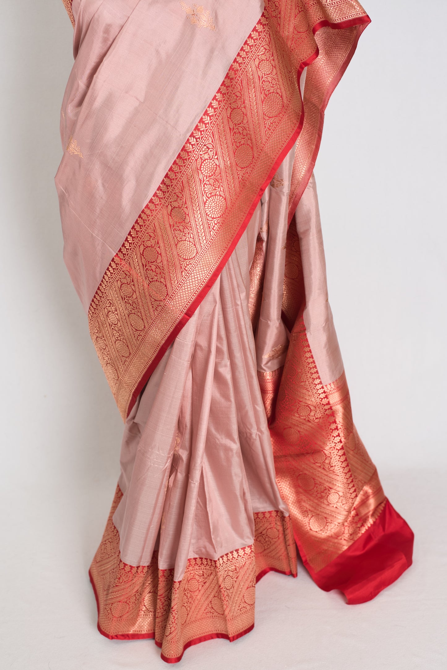 Bidisha : Certified Silk Banarasi Saree in English Mauve and Bright Red image 6