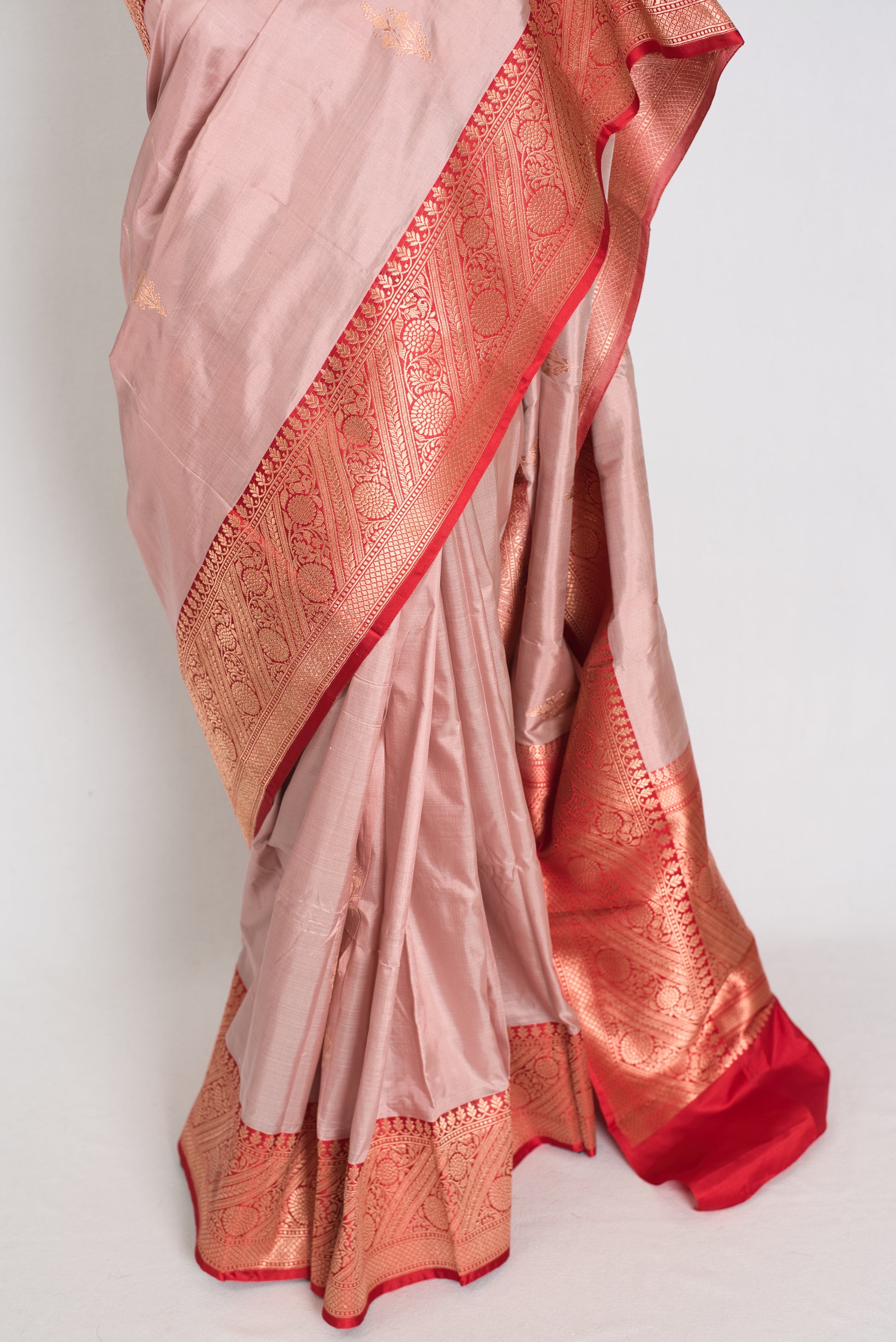 Bidisha : Certified Silk Banarasi Saree in English Mauve and Bright Red image 6