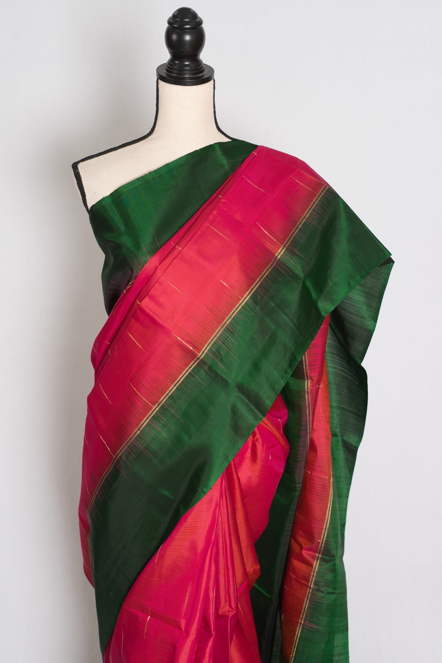Sia : Rose Pink and Bottle Green Lightweight Kanjivaram Silk Saree image 5