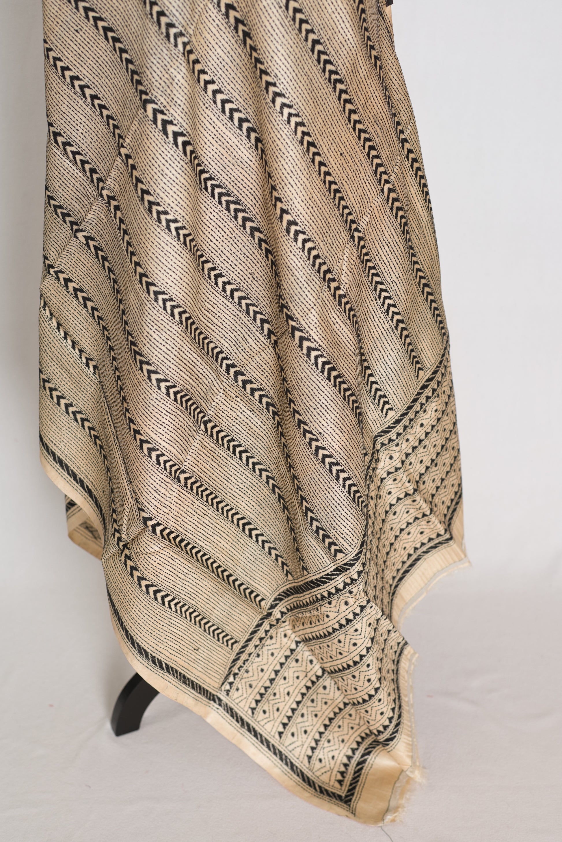 Tia : Hand-Embroidered Pure Gachi Tussar Silk Kantha Dupatta image 2