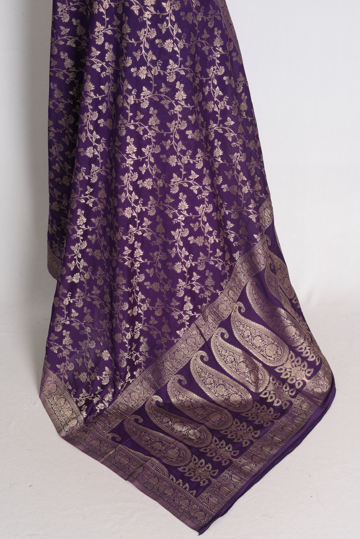 Afrin: Purple and Gold Semi Georgette Jaal Banarasi Saree image 3