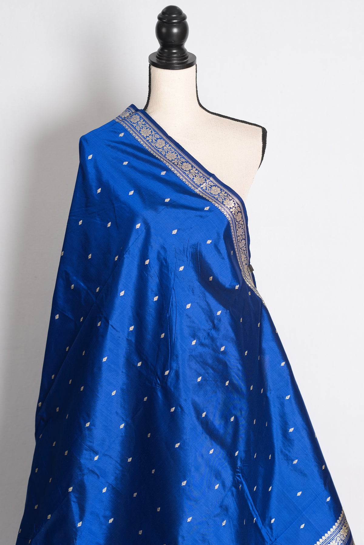 Mrinal: Dark Blue Pure Katan Banarasi Silk Saree image 4