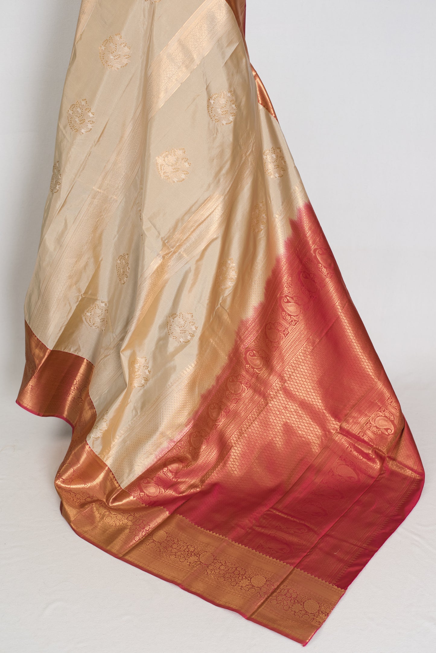 Rama : Mud White & Brick Red Contrast Semi Silk Kanjivaram Saree image 3