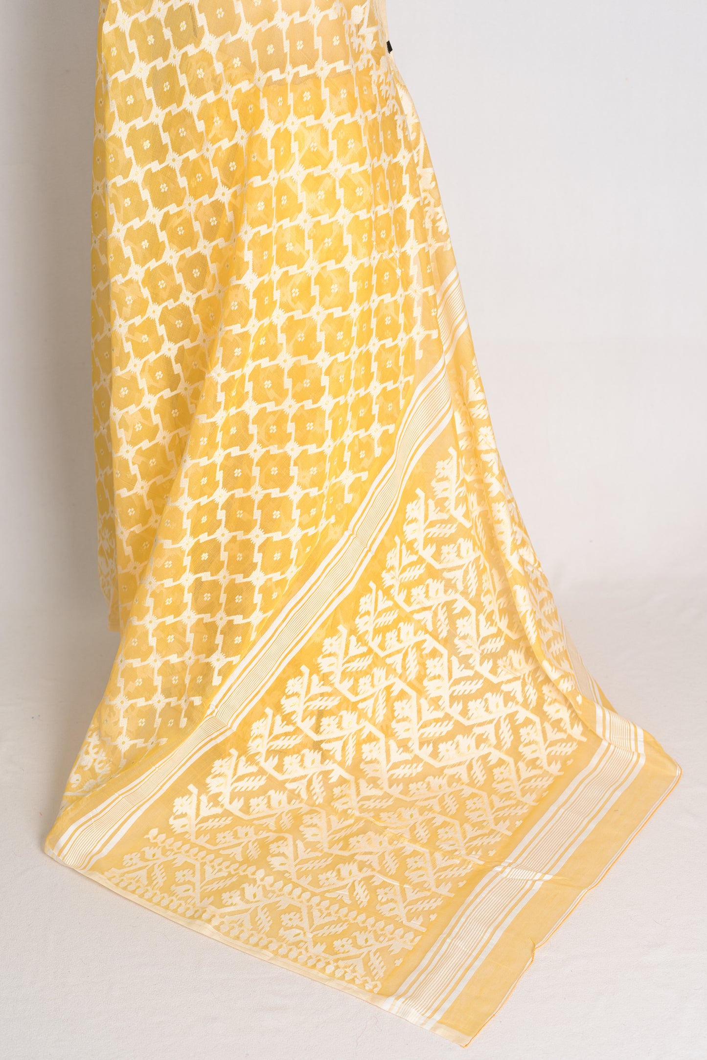 Urmi : Butter Yellow and White Soft Blended Cotton Bengali Jamdani Saree image 3