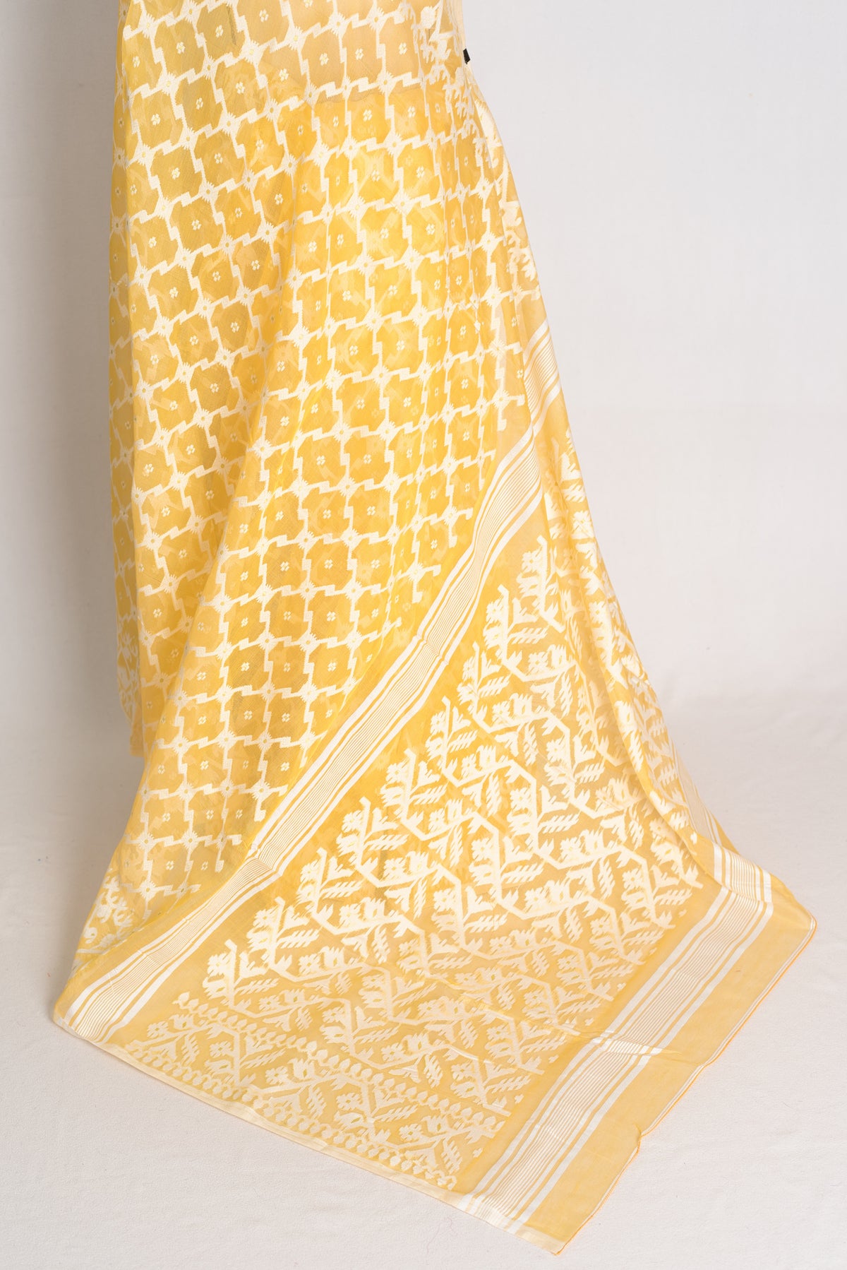 Urmi : Butter Yellow and White Soft Blended Cotton Bengali Jamdani Saree image 3