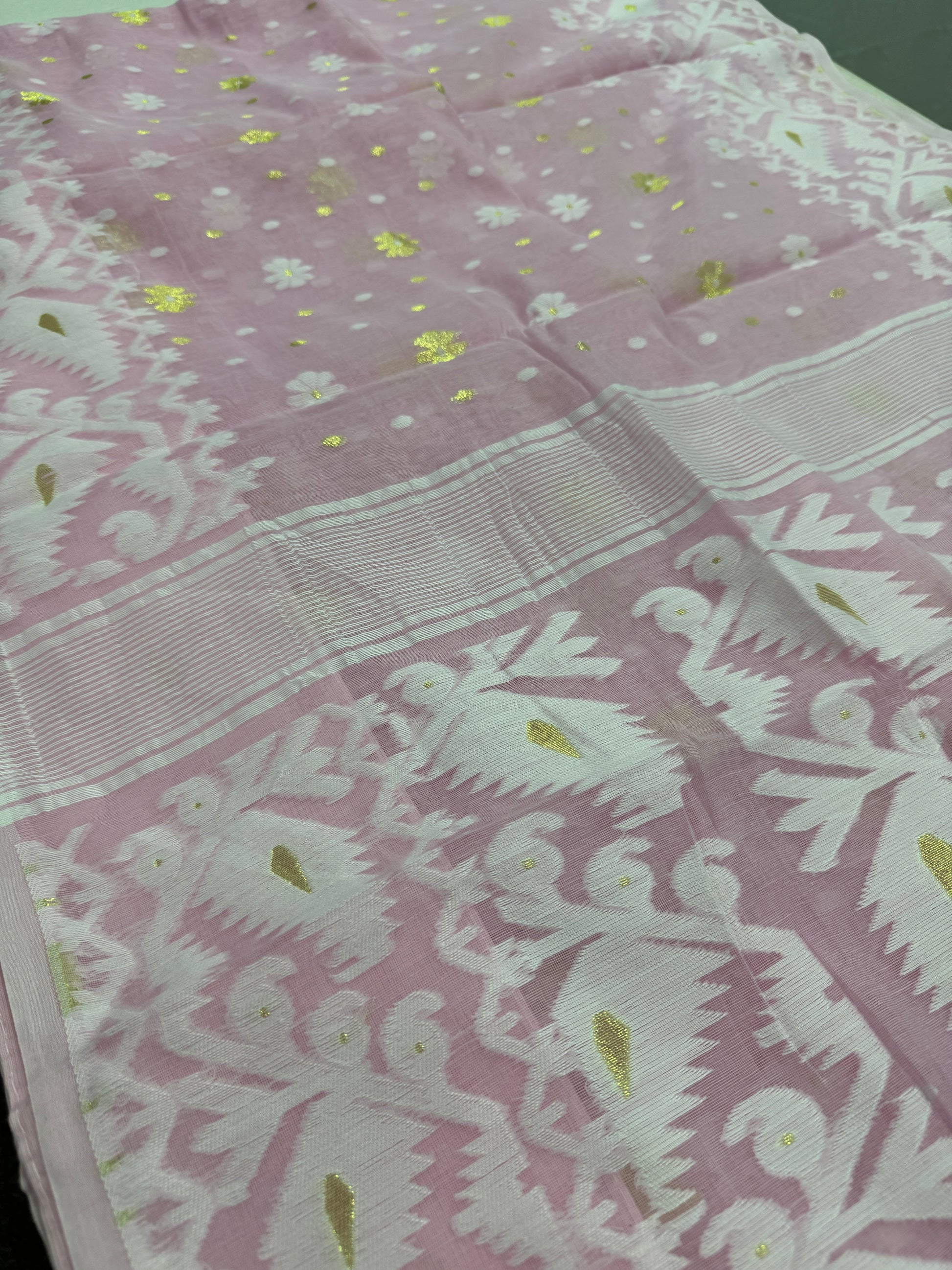 Sanchita : Baby Pink and Gold Blended Soft Cotton Jamdani Saree image 3