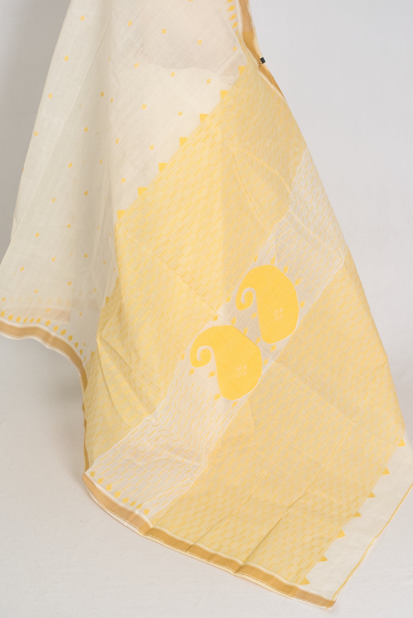 Gauri | Off-White & Yellow Bengal Handloom Cotton Jamdani Saree image 3