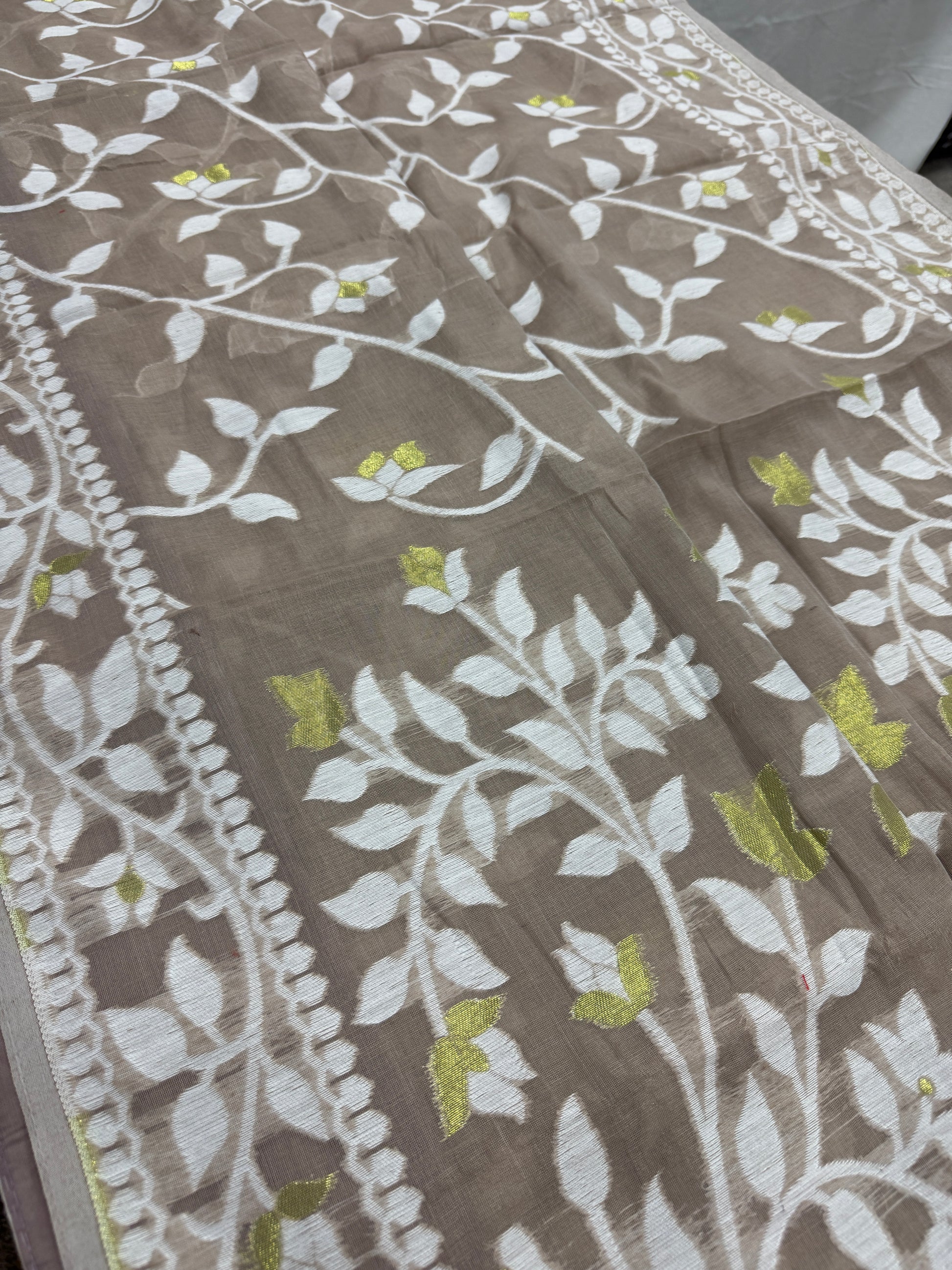 Ridhima : Brown and White Blended Soft Cotton Jamdani Saree image 3