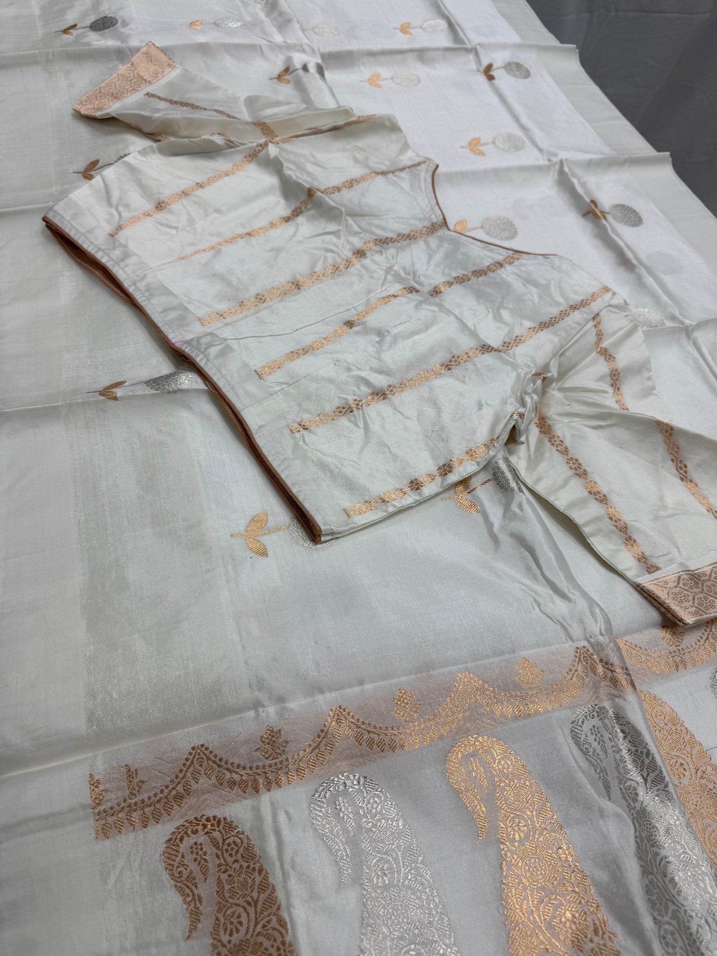 Ganga : White Silk Banarasi Saree with 36 Size Stitched Blouse image 2