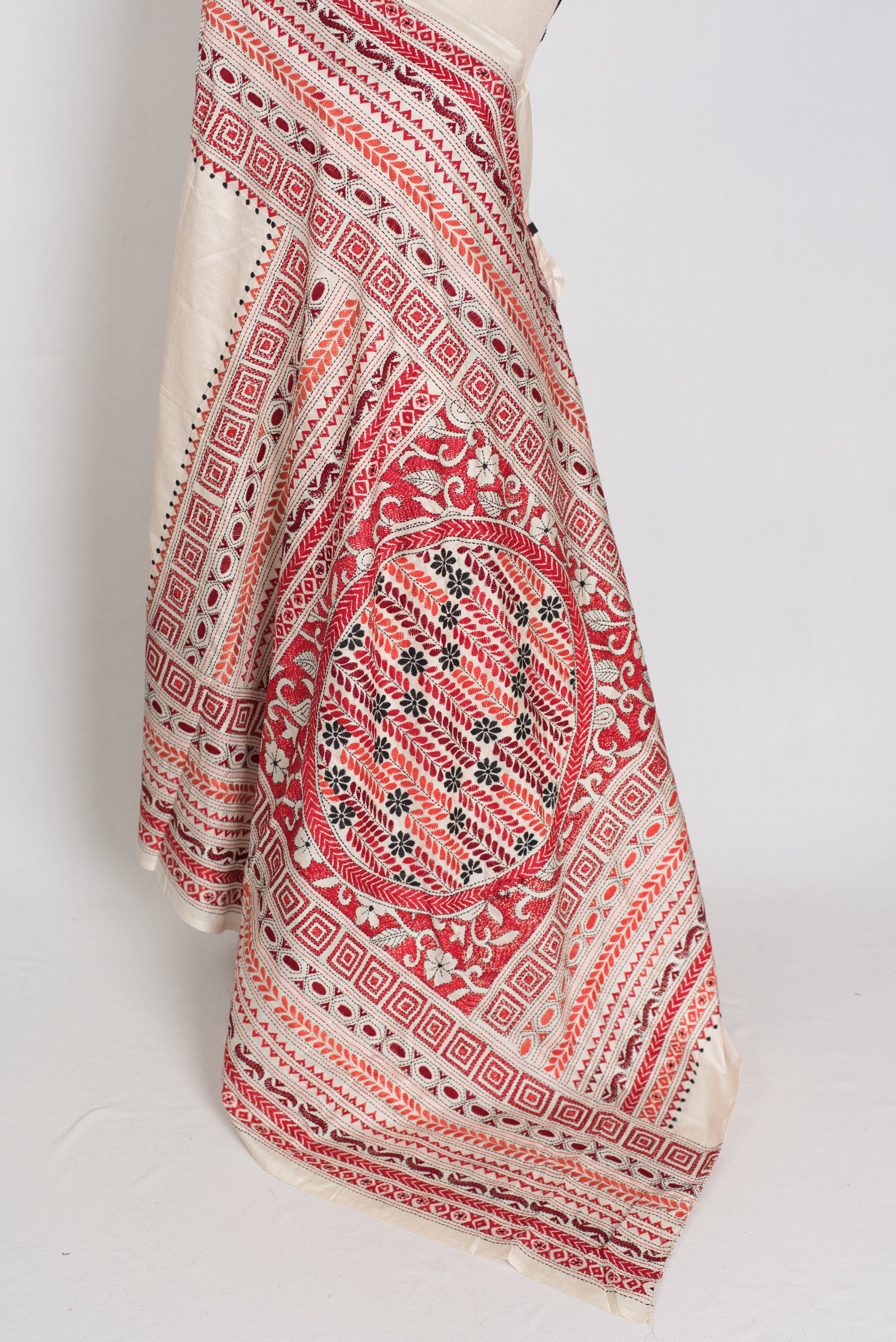 Snigdha: Silk Mark Certified Hand Embroidery Kantha Silk Saree in Off White image 2