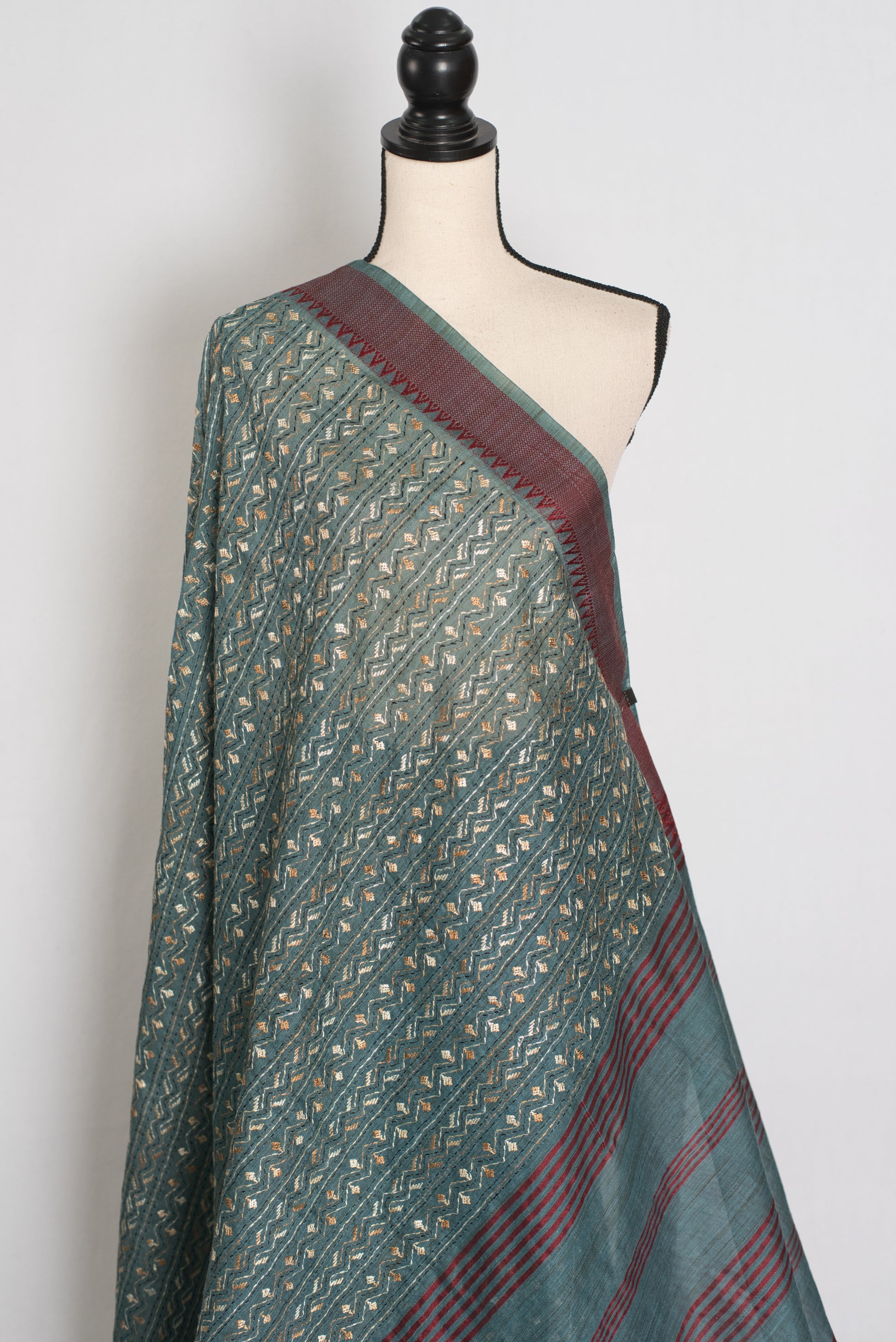 Bithi | Steel Grey Cotton Saree | Lightweight Bengali Heritage image 4