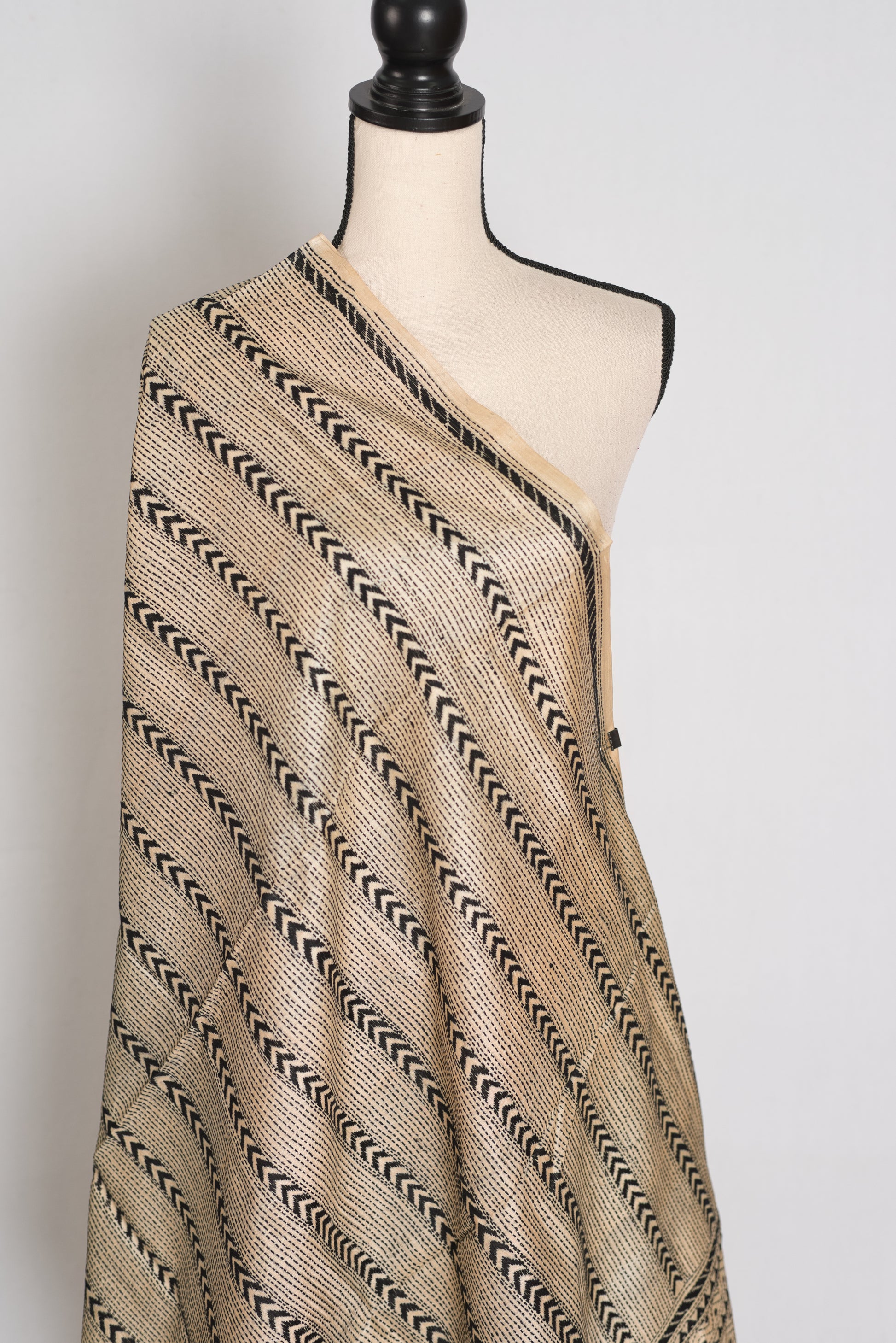 Tia : Hand-Embroidered Pure Gachi Tussar Silk Kantha Dupatta image 1