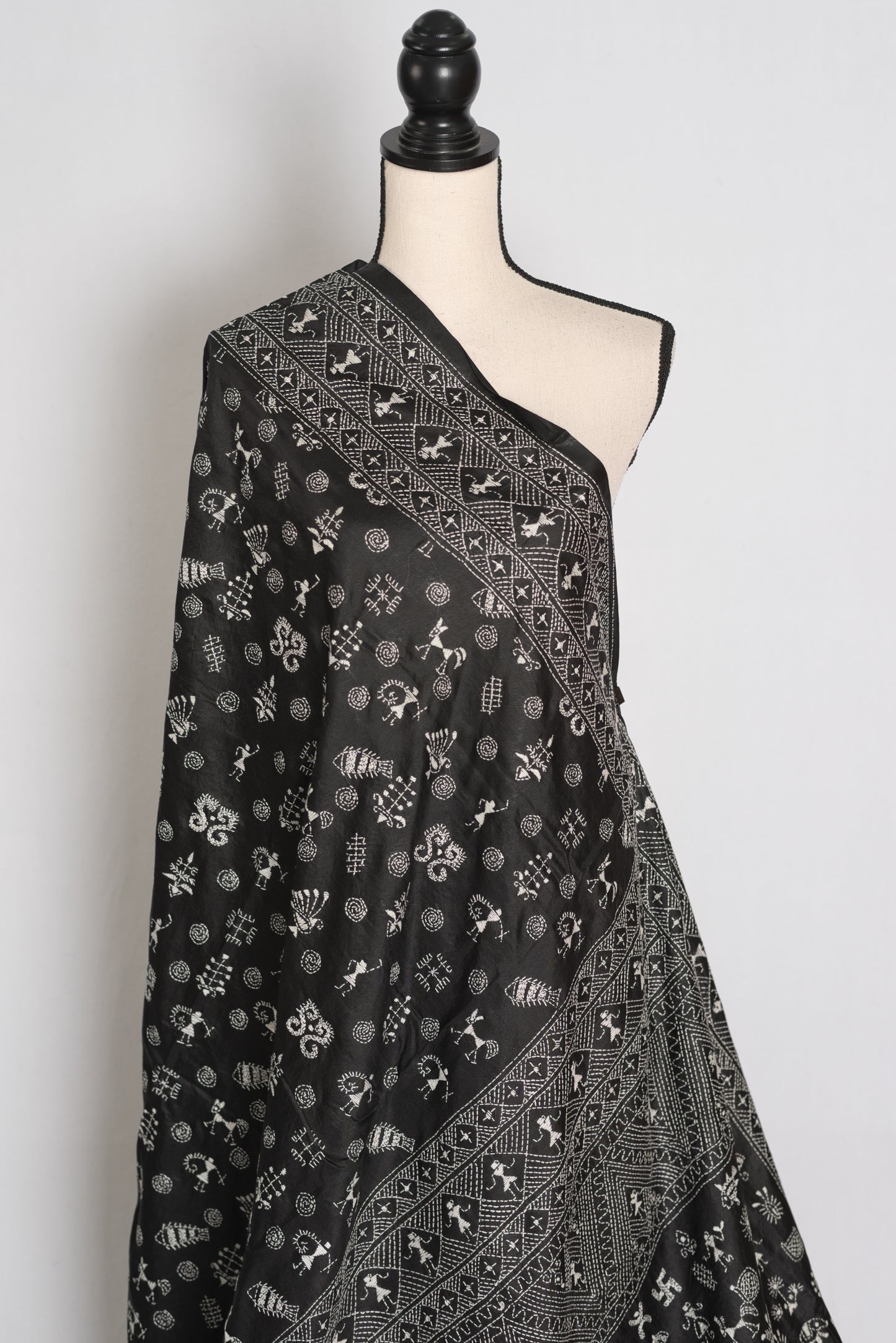 Kriti : Black Pure Silk Hand-Embroidered Kantha Stitch Saree with Warli Designi image 3