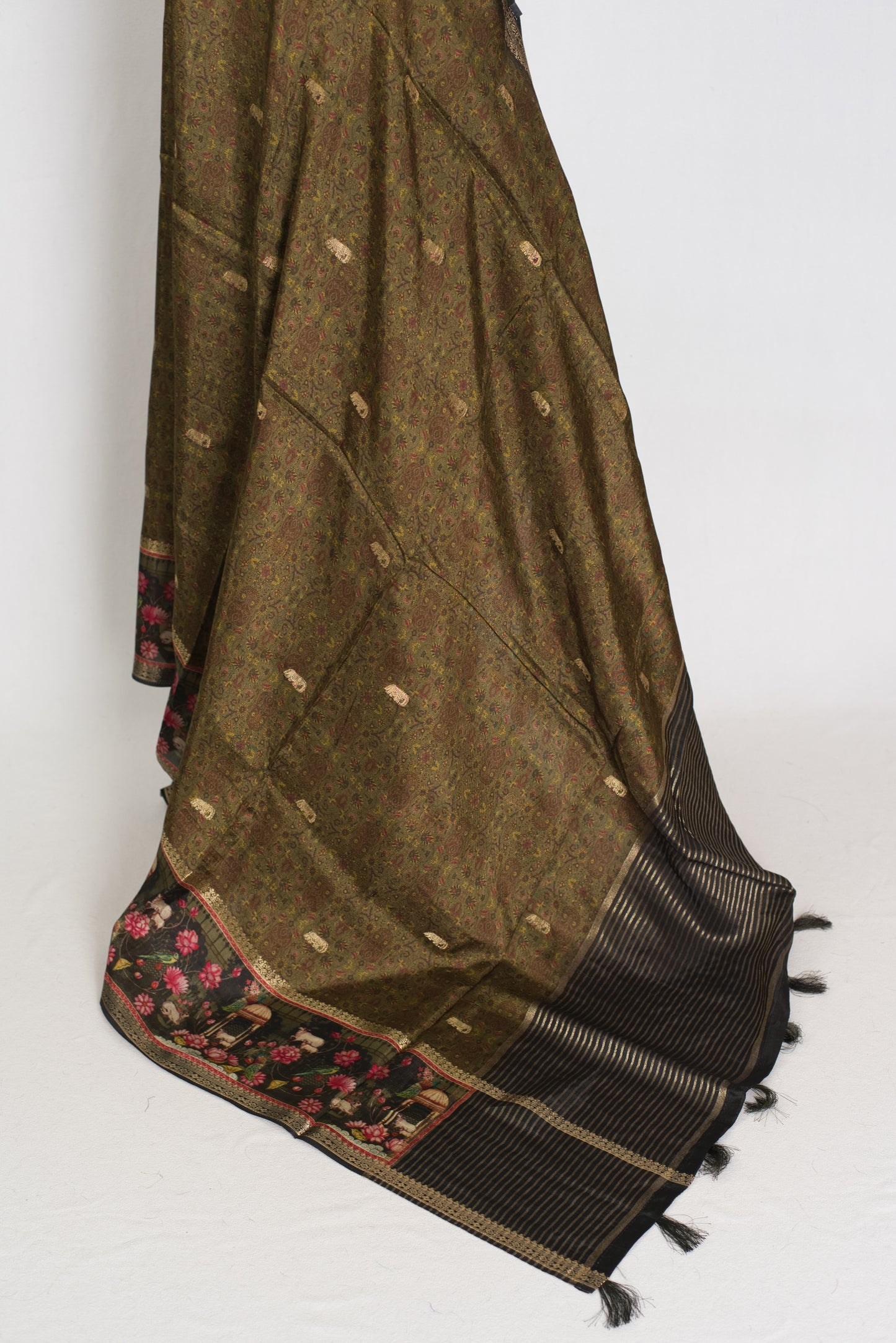 Dilshad | Henna Green Dola Silk Banarasi Saree | Perfect for Mehendi Ceremony image 3