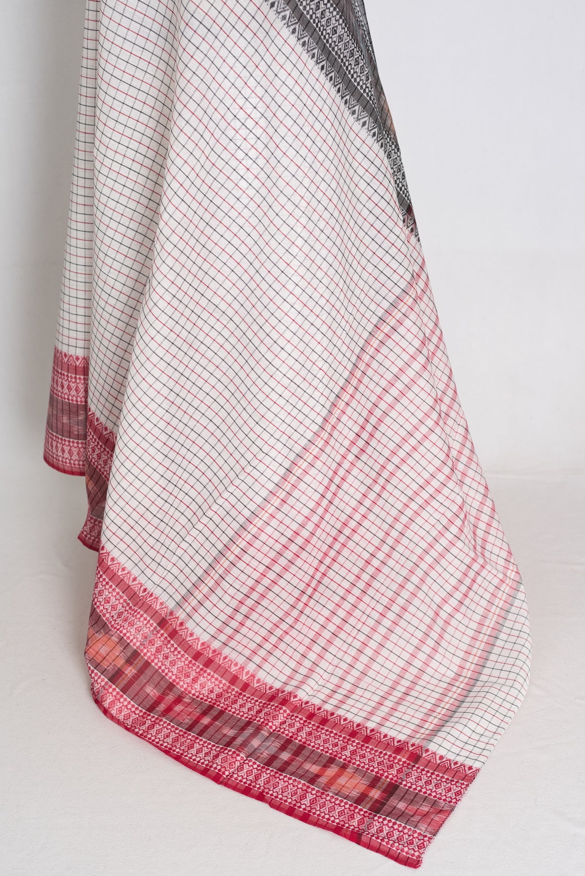 Mitra: Dhaniakhali Soft Cotton Bengali Saree with Ganga Jamuna Border image 4