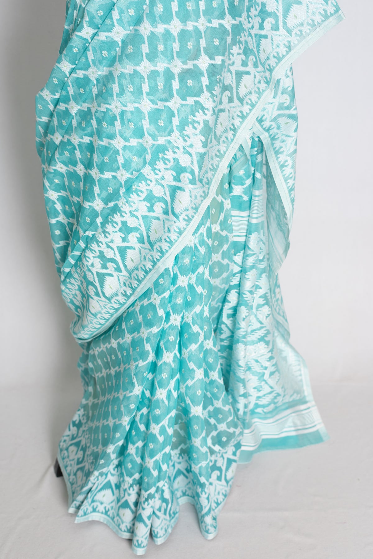 Turquoise Blue and White Jamdani saree — pallu view