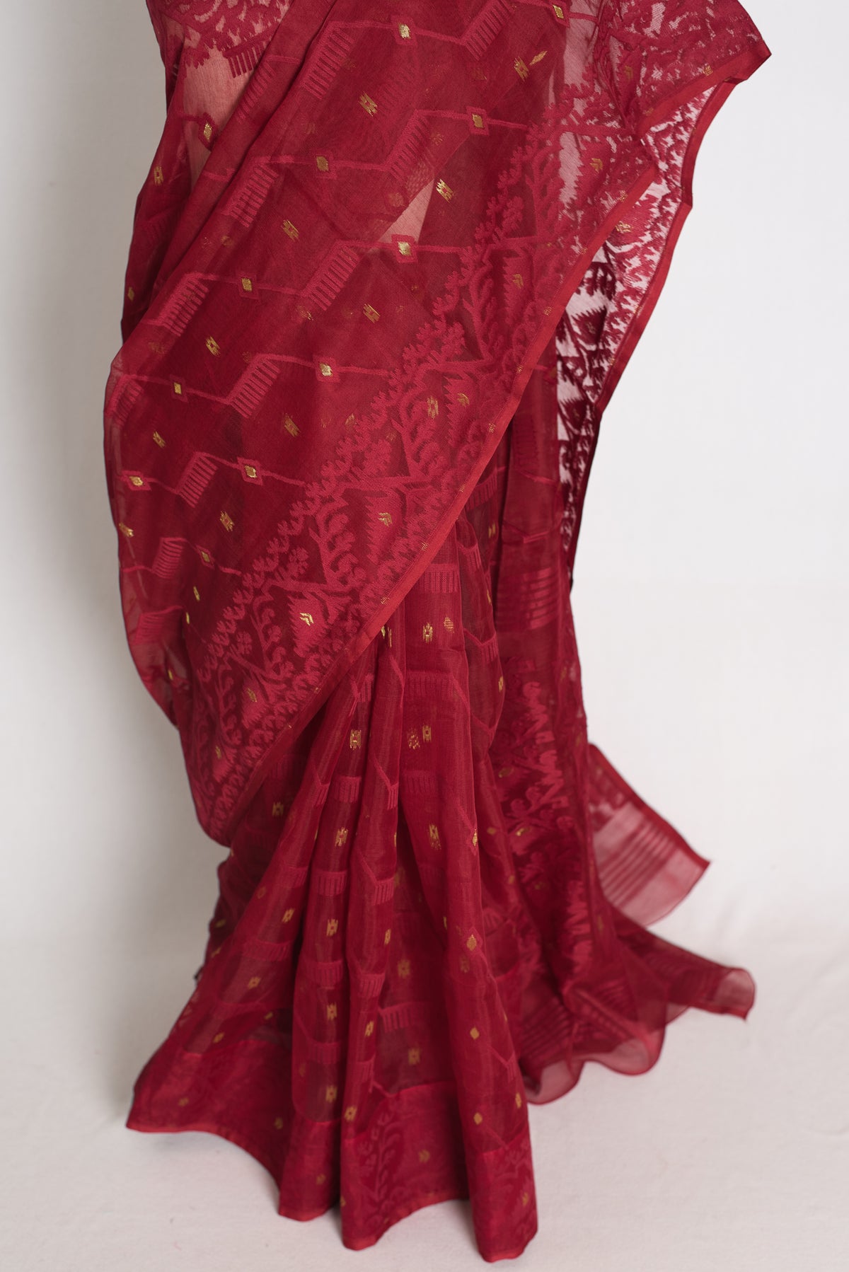 Priya : Deep Maroon and Gold Soft Blended Cotton Bengali Jamdani Saree image 5