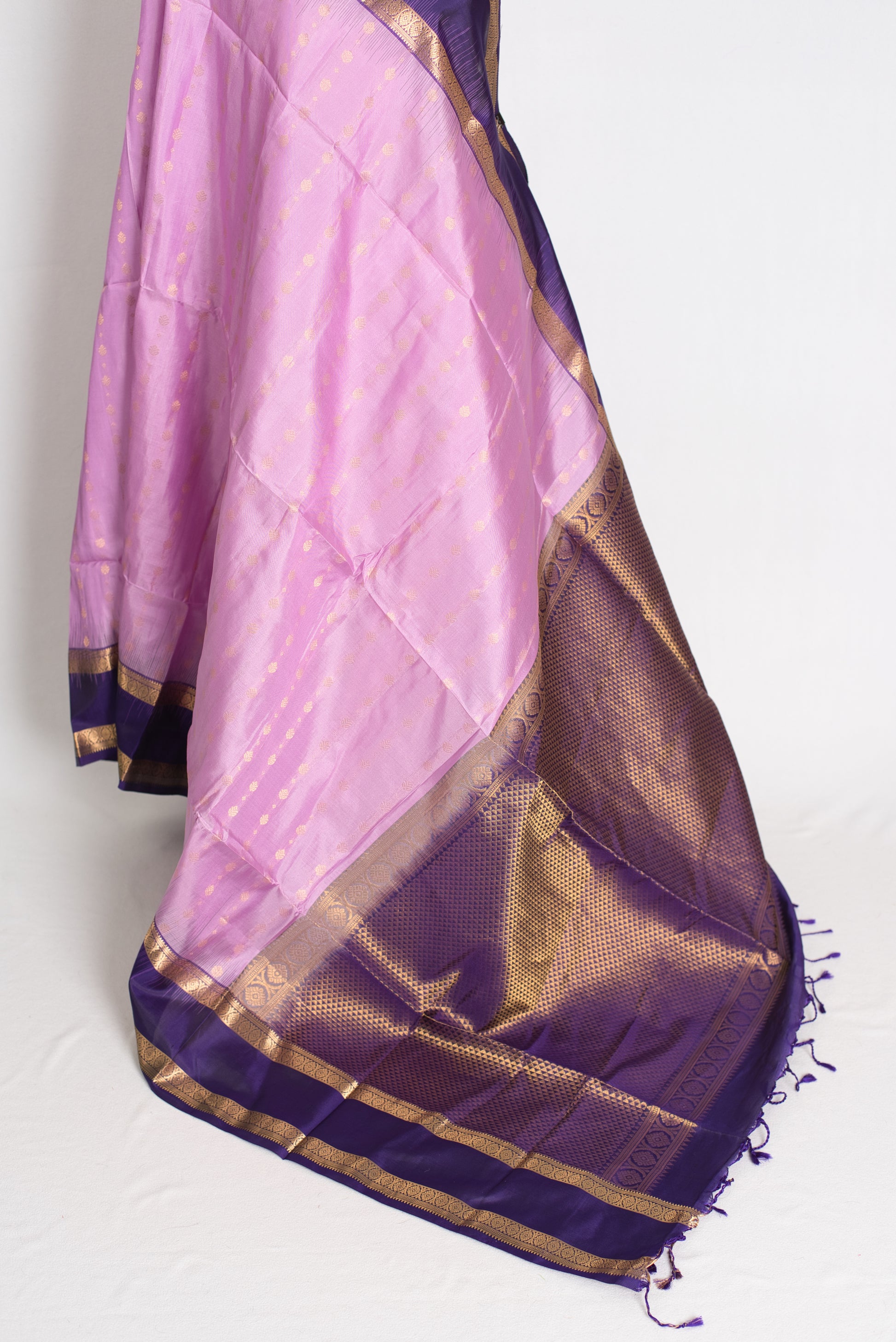 Brinda : Lavender and Purple Silk Mark Certified Kanchipuram Silk Saree image 3