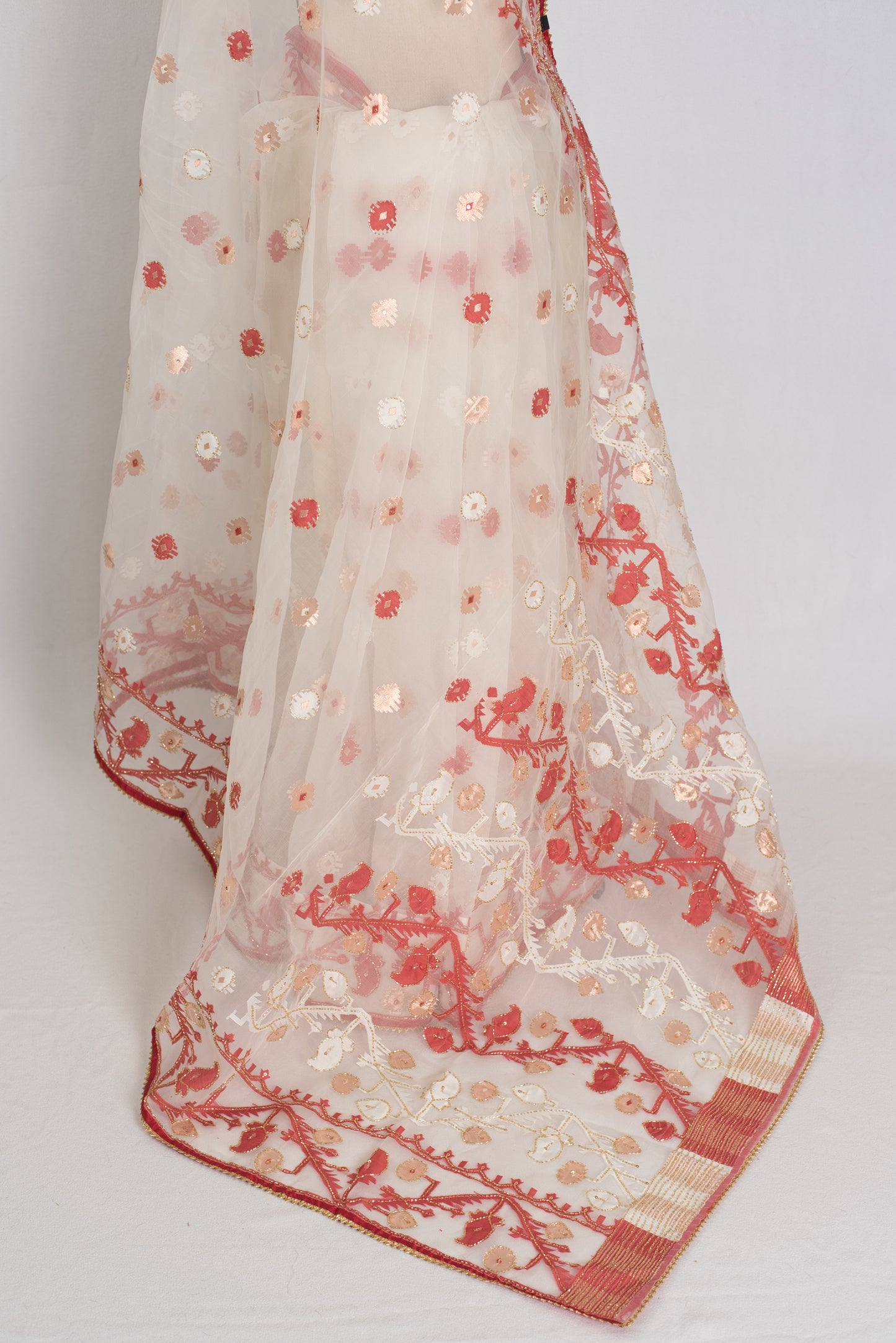 Zehra : White and Red Semi Muslin Jamdani Saree with Cut Dana Hand Embroidery image 3