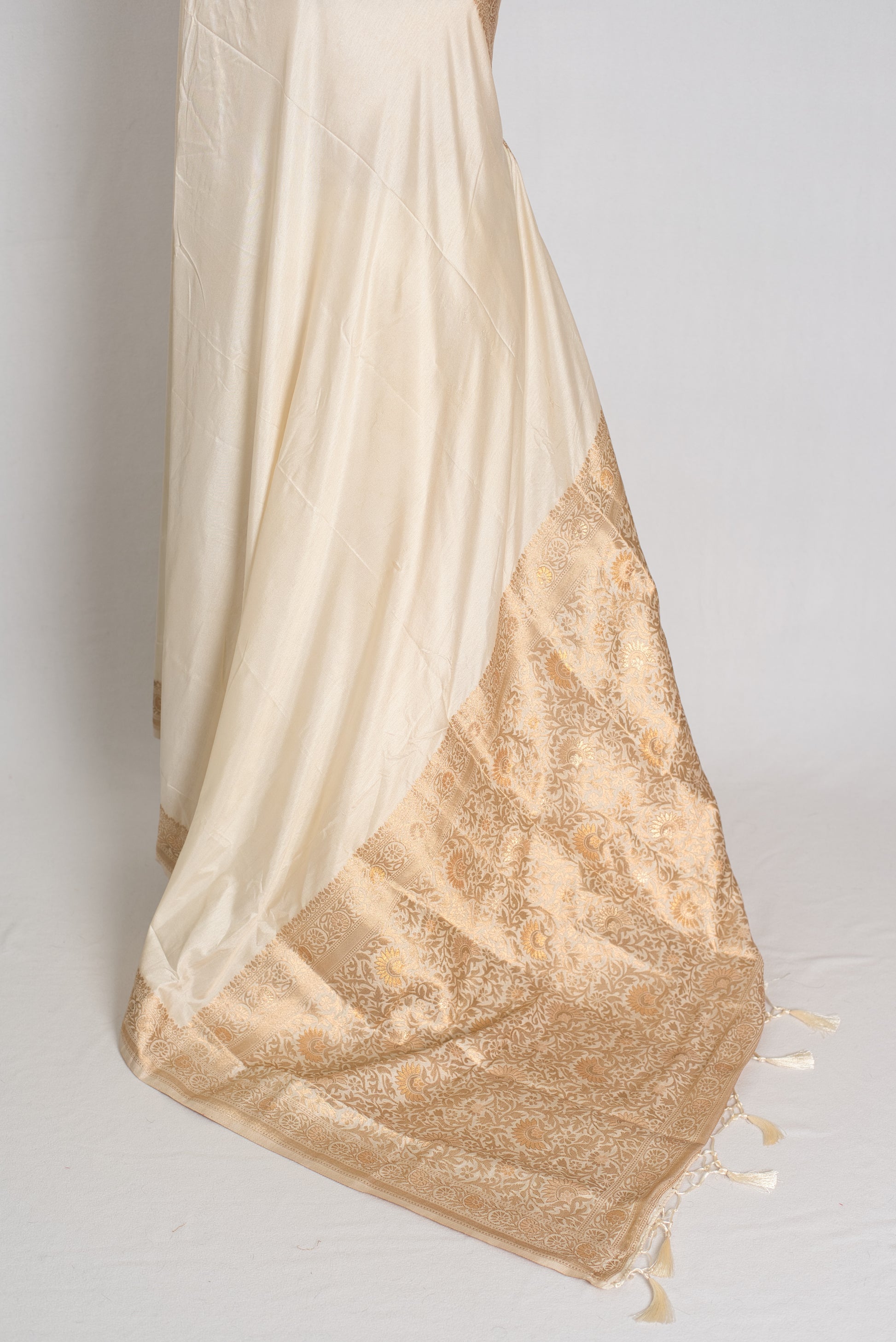 Snigdha : Budget Friendly Blended Valkalam Banarasi Saree in Cream and Gold image 3