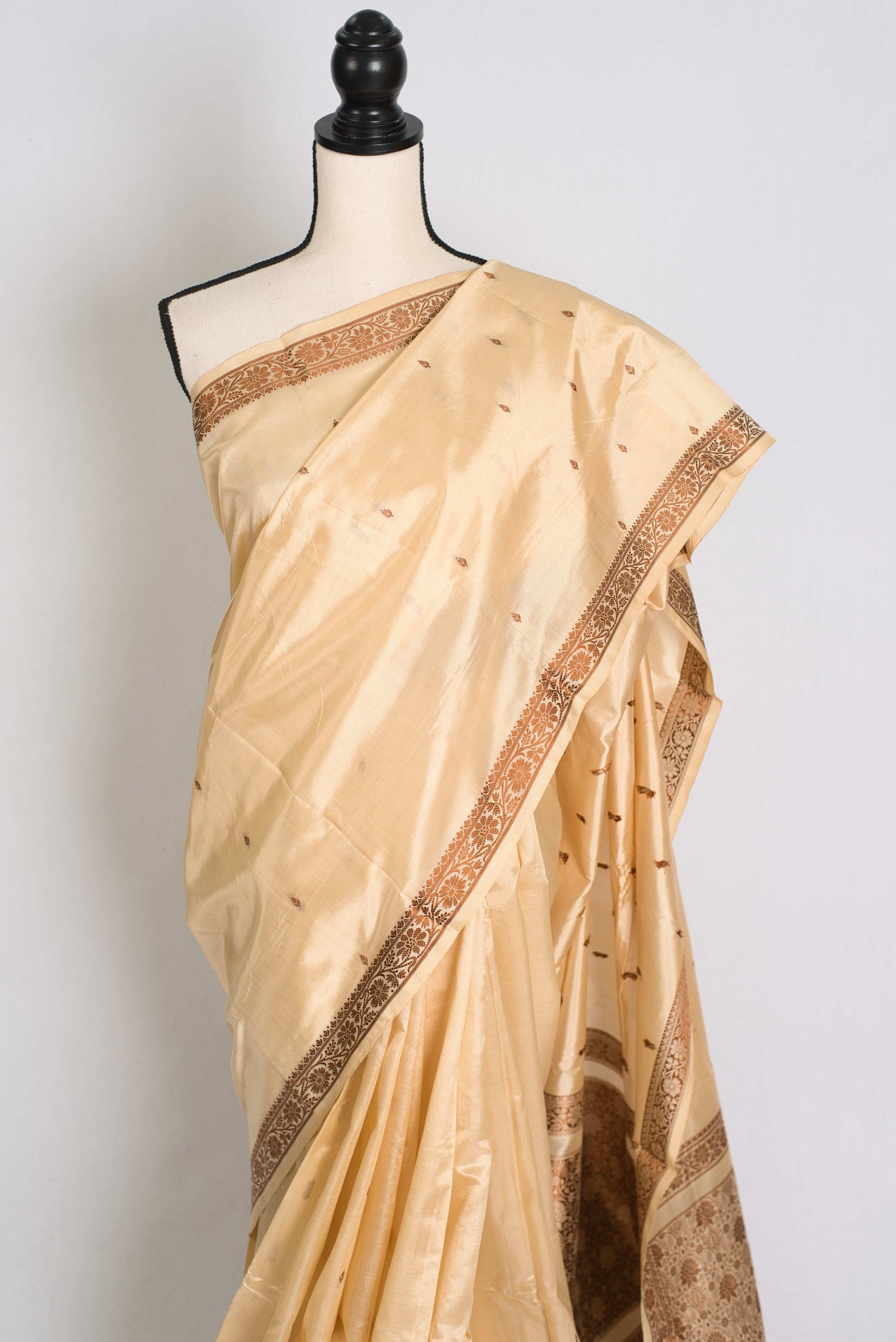 Lima : Certified Silk Banarasi Saree with Resham Work in Beige Cream image 5