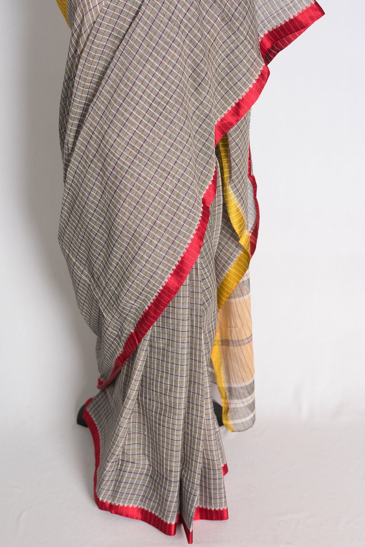 Kuhu: Grey Dhaniakhali Soft Cotton Saree with Ganga Jamuna Border image 5