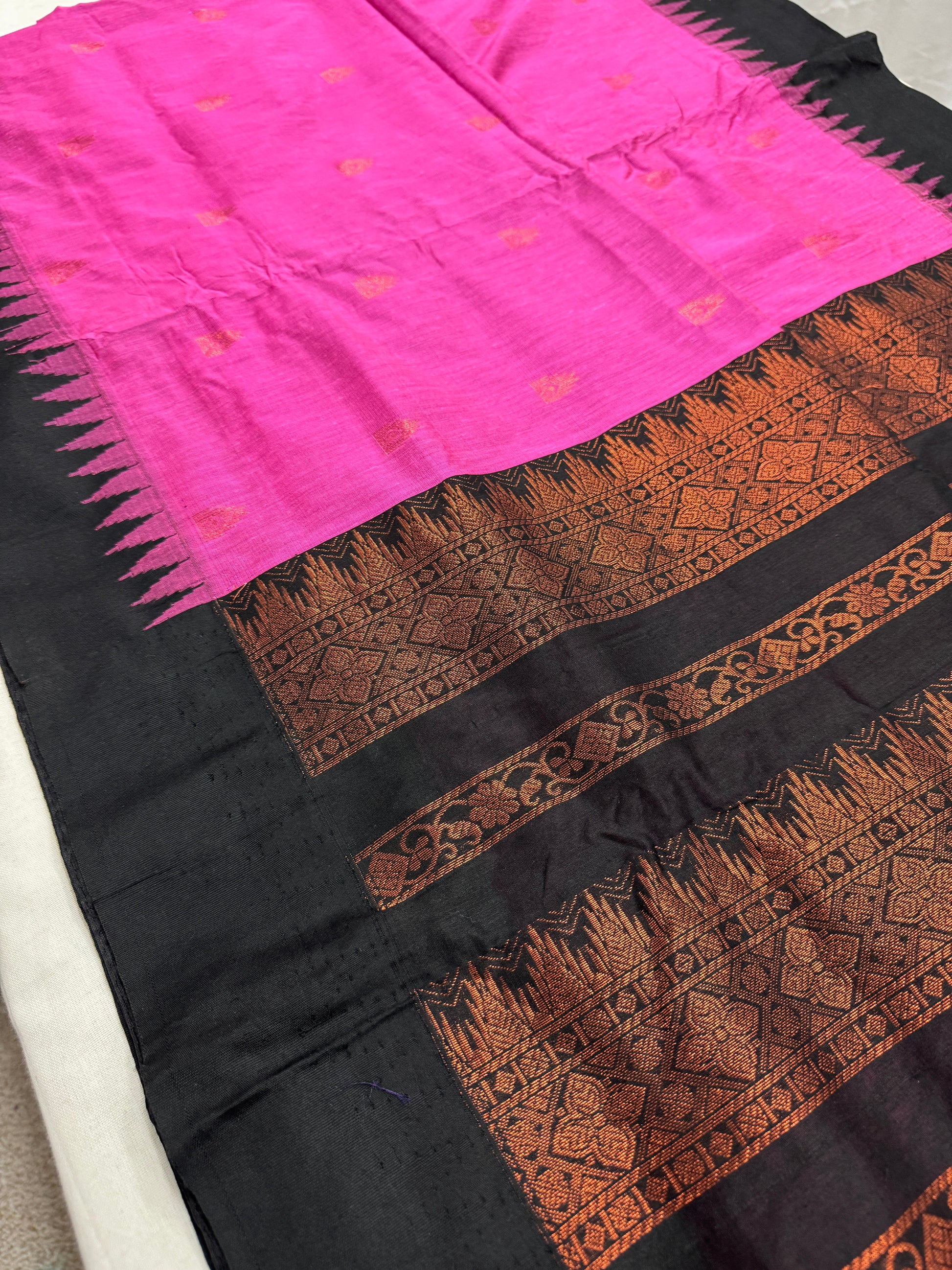 Madhubala : Blended Cotton Gadwal Saree in Lotus Pink and Black image 2