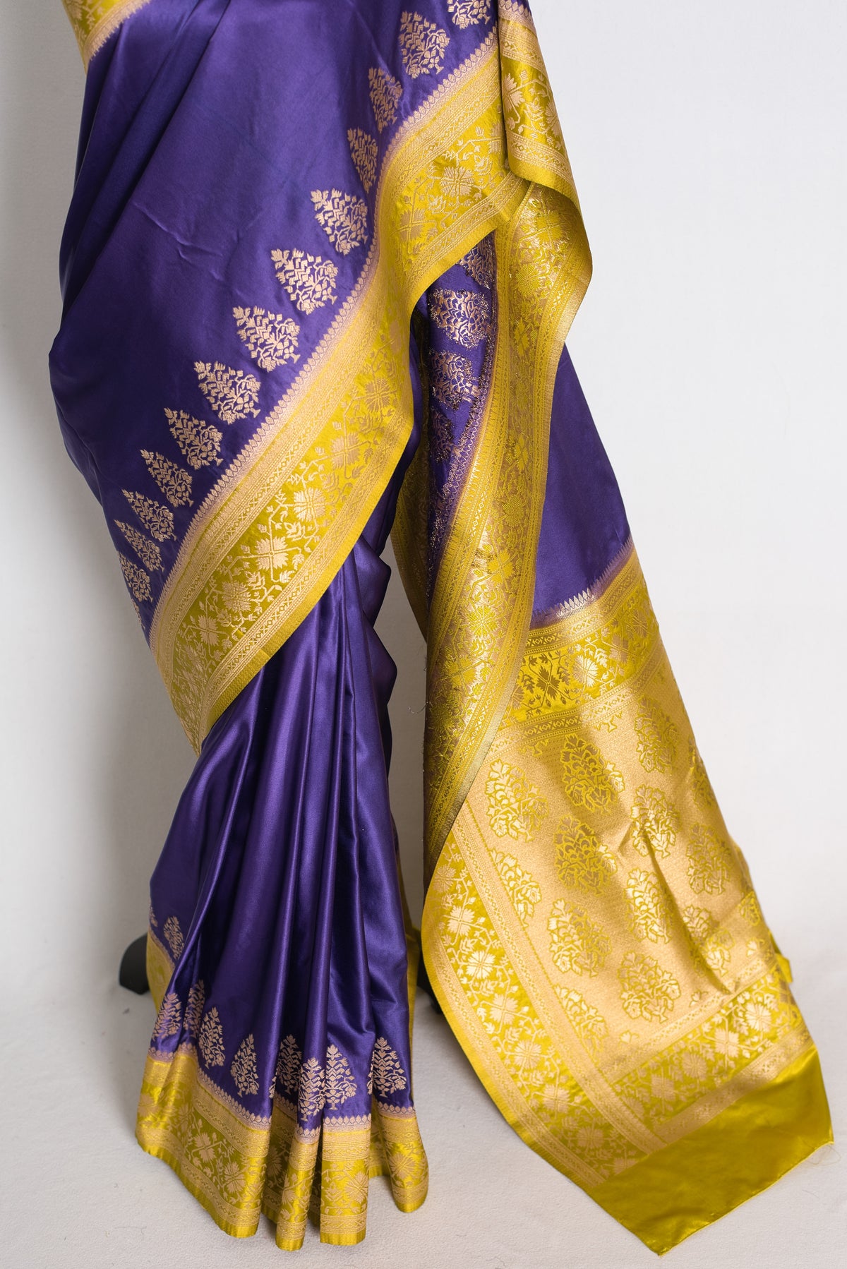 Shruti: Purple and Green Semi Mashru Valkalam Banarasi Saree with 38 Size Blouse image 7