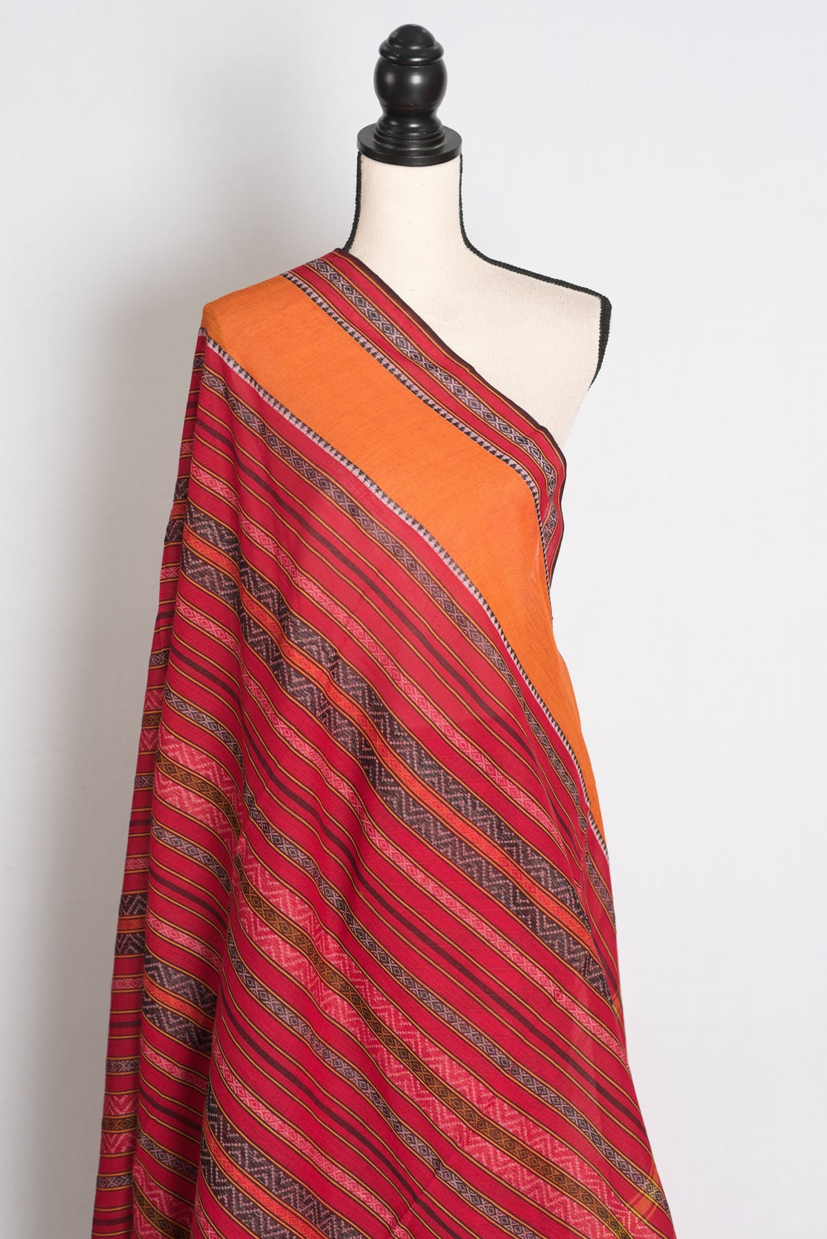 Red and Mustard Yellow Dhaniakhali saree — border detail
