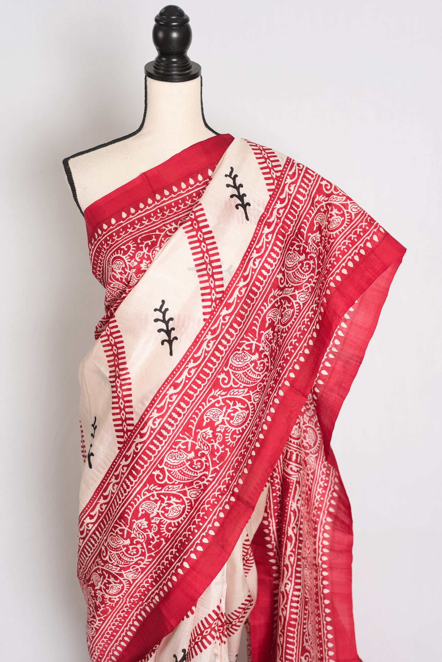 Durga : Traditional Off-White and Red Printed Murshidabad Pure Silk Saree image 5