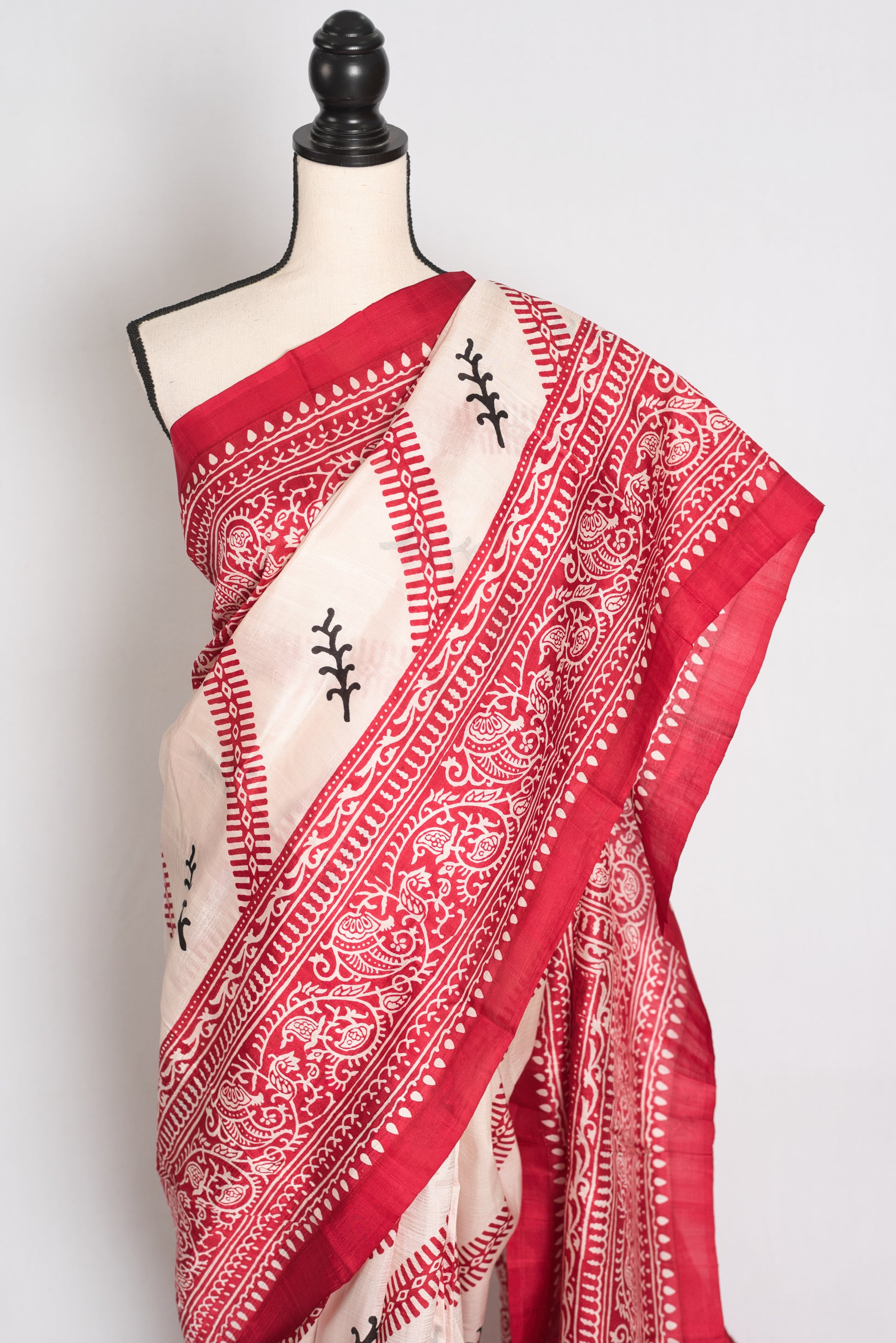 Durga : Traditional Off-White and Red Printed Murshidabad Pure Silk Saree image 5