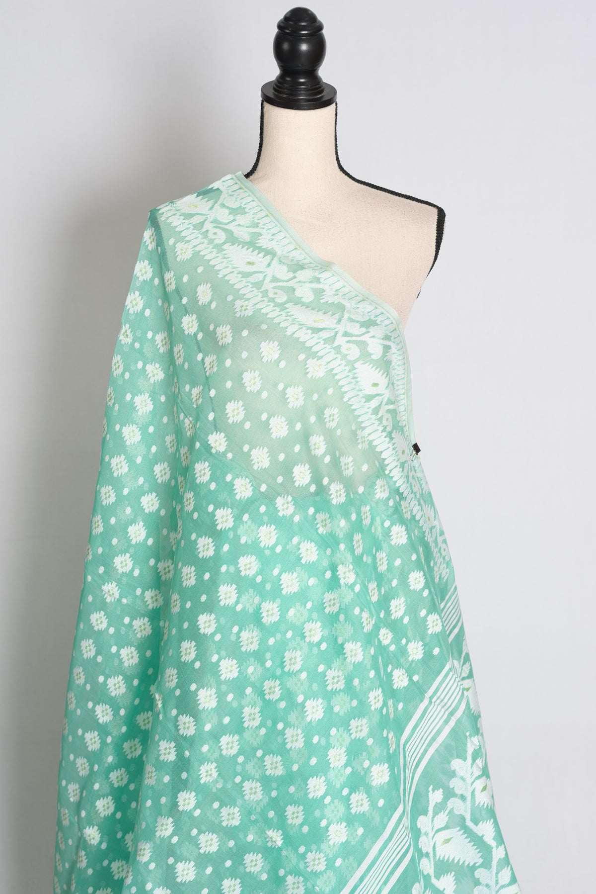 Sea Green and White Jamdani saree — border detail