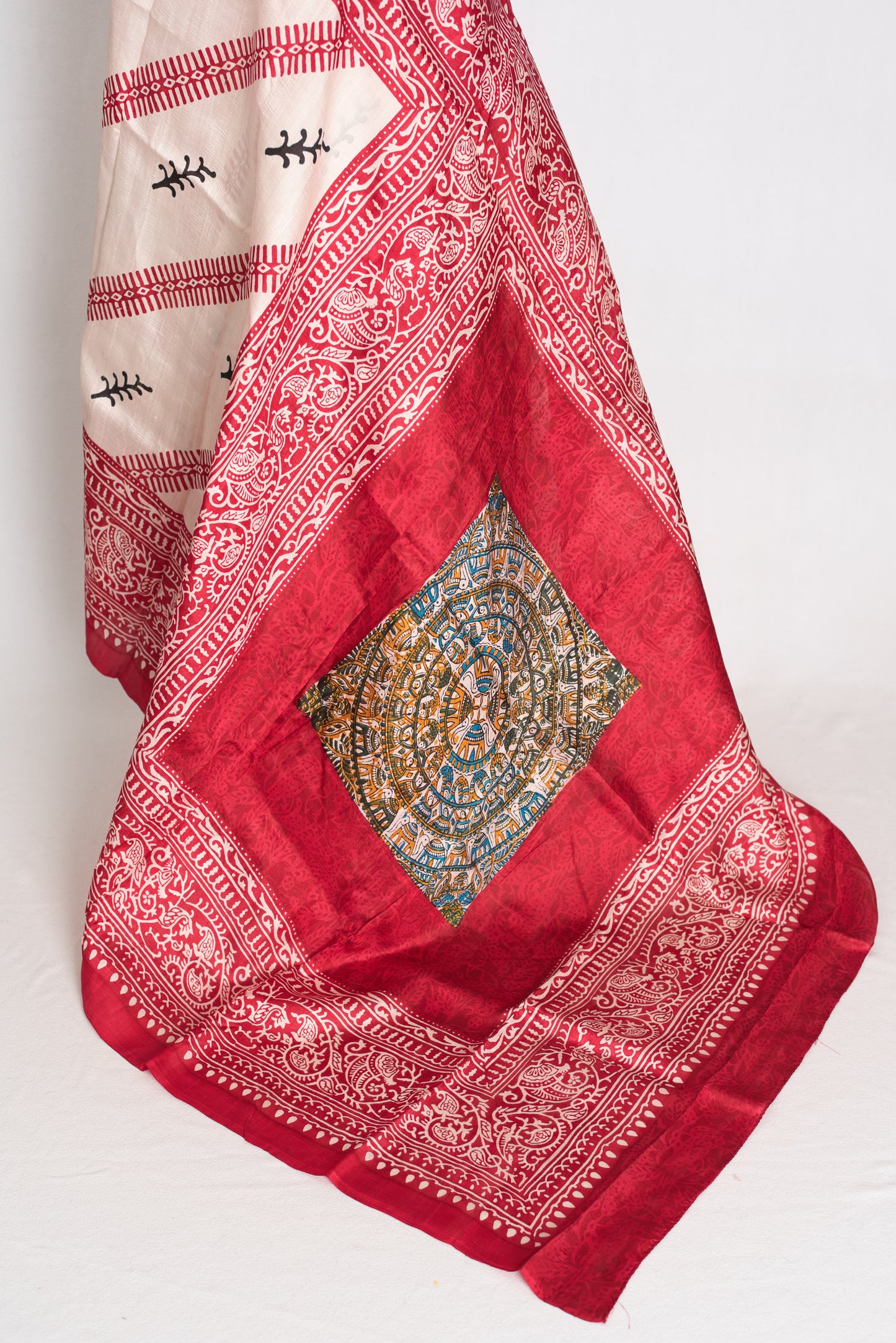 Durga : Traditional Off-White and Red Printed Murshidabad Pure Silk Saree image 3