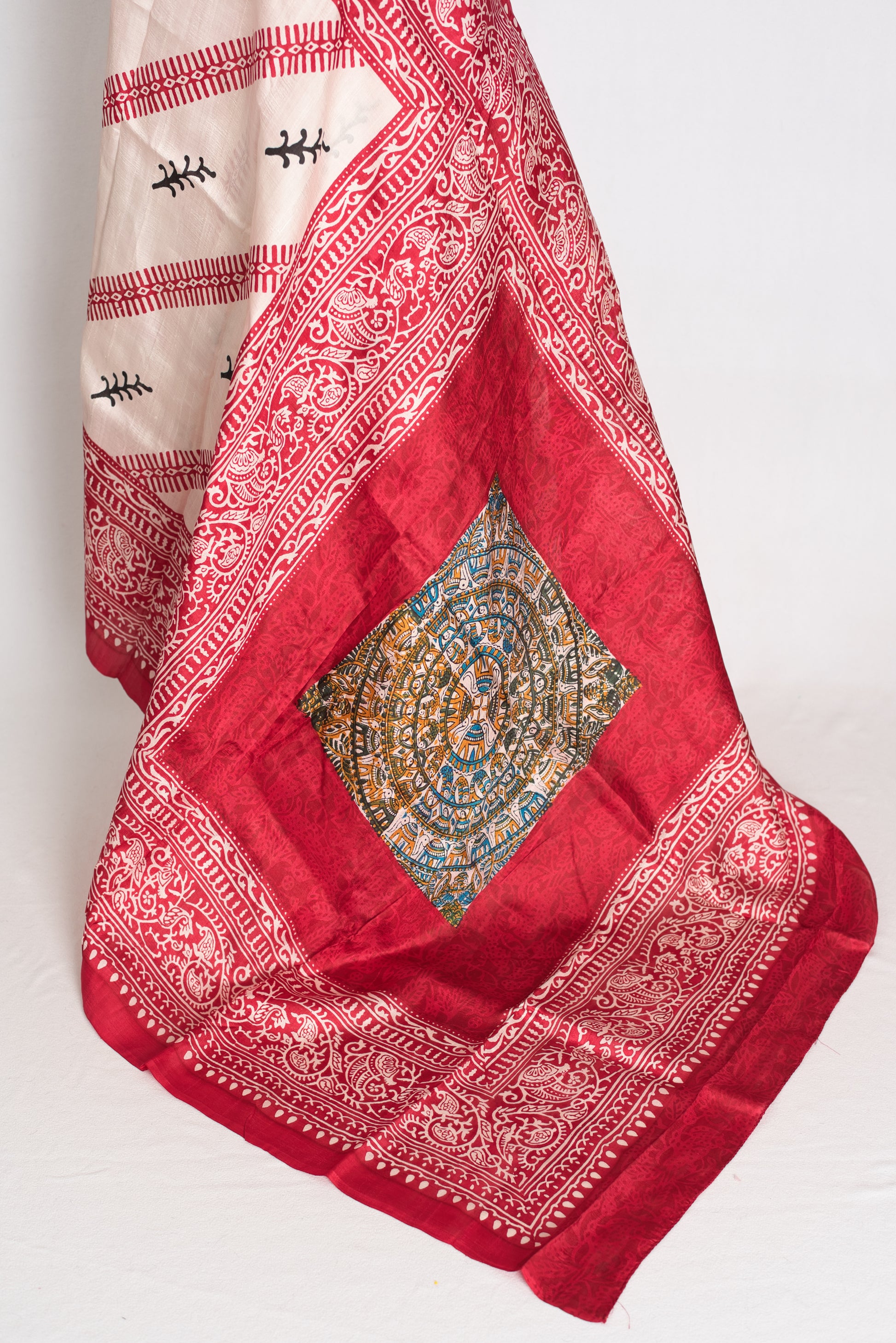 Durga : Traditional Off-White and Red Printed Murshidabad Pure Silk Saree image 3
