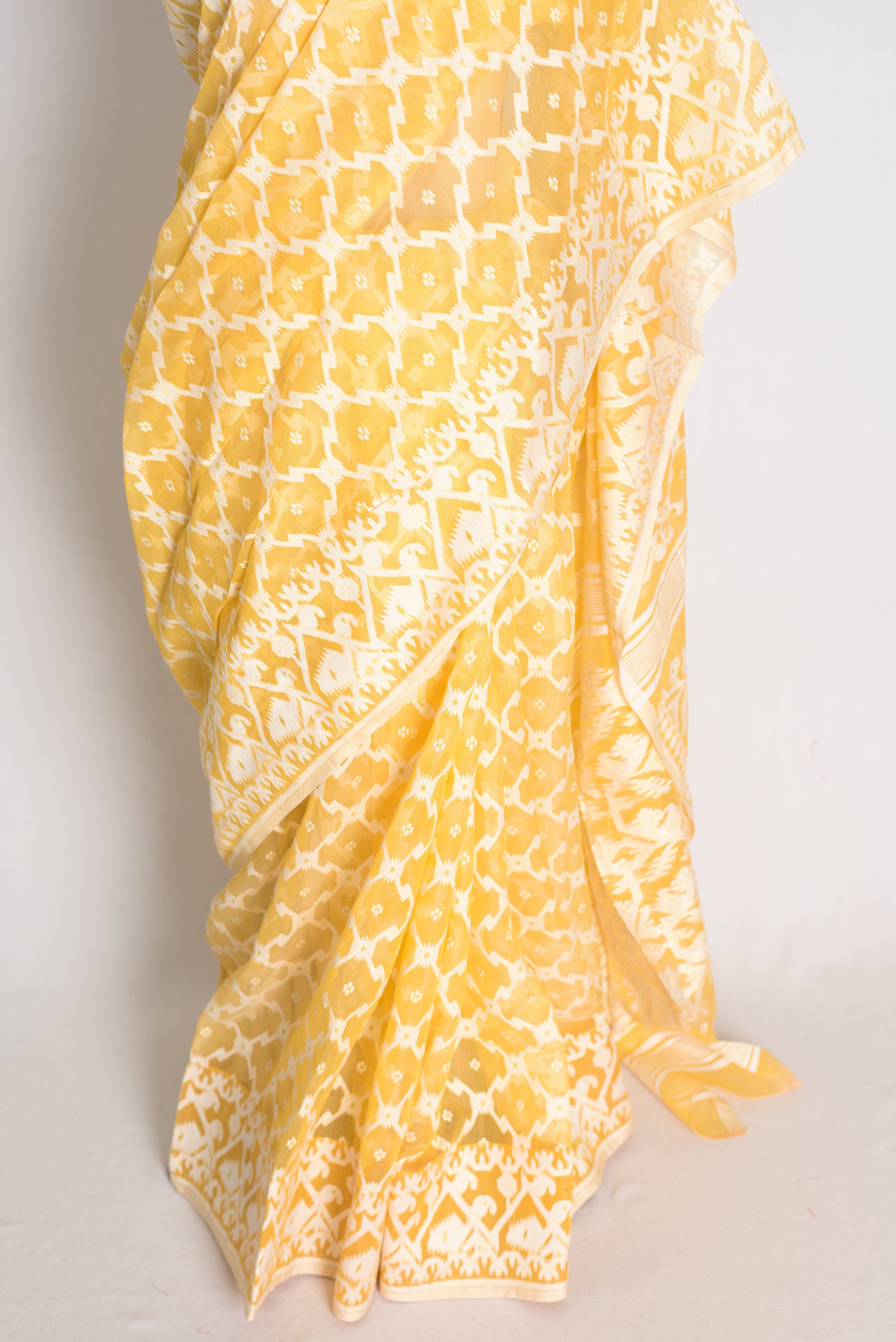 Urmi : Butter Yellow and White Soft Blended Cotton Bengali Jamdani Saree image 5