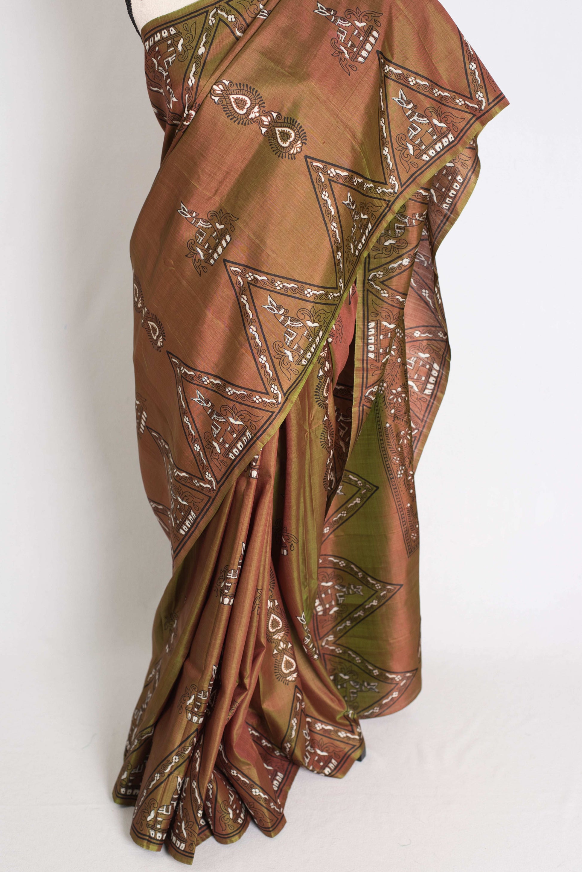 Rama : Bishnupur Katan Silk Printed Baluchari Saree in Heena Green image 5